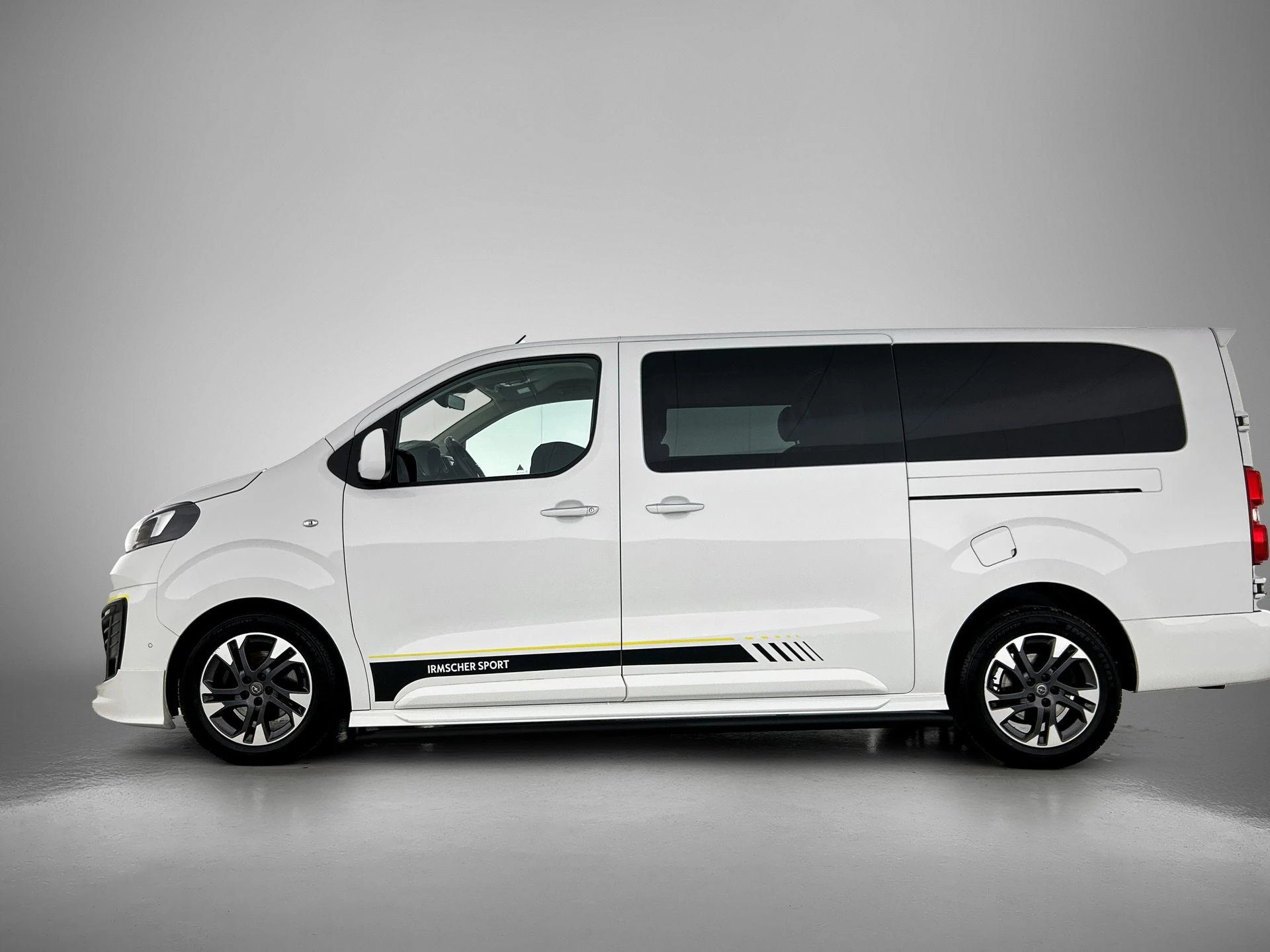 Opel-Vivaro-image-1