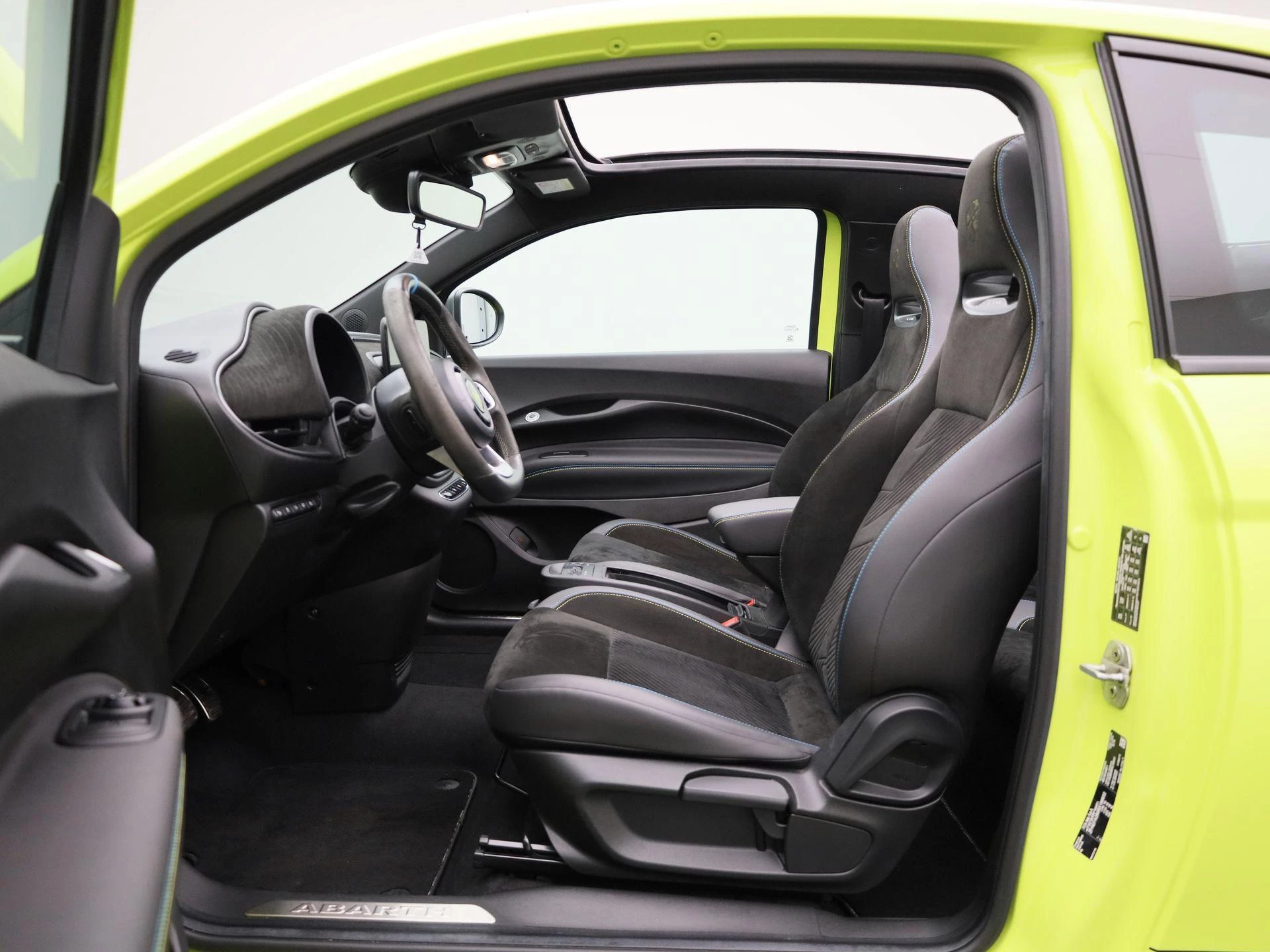 Abarth-500C-image-10