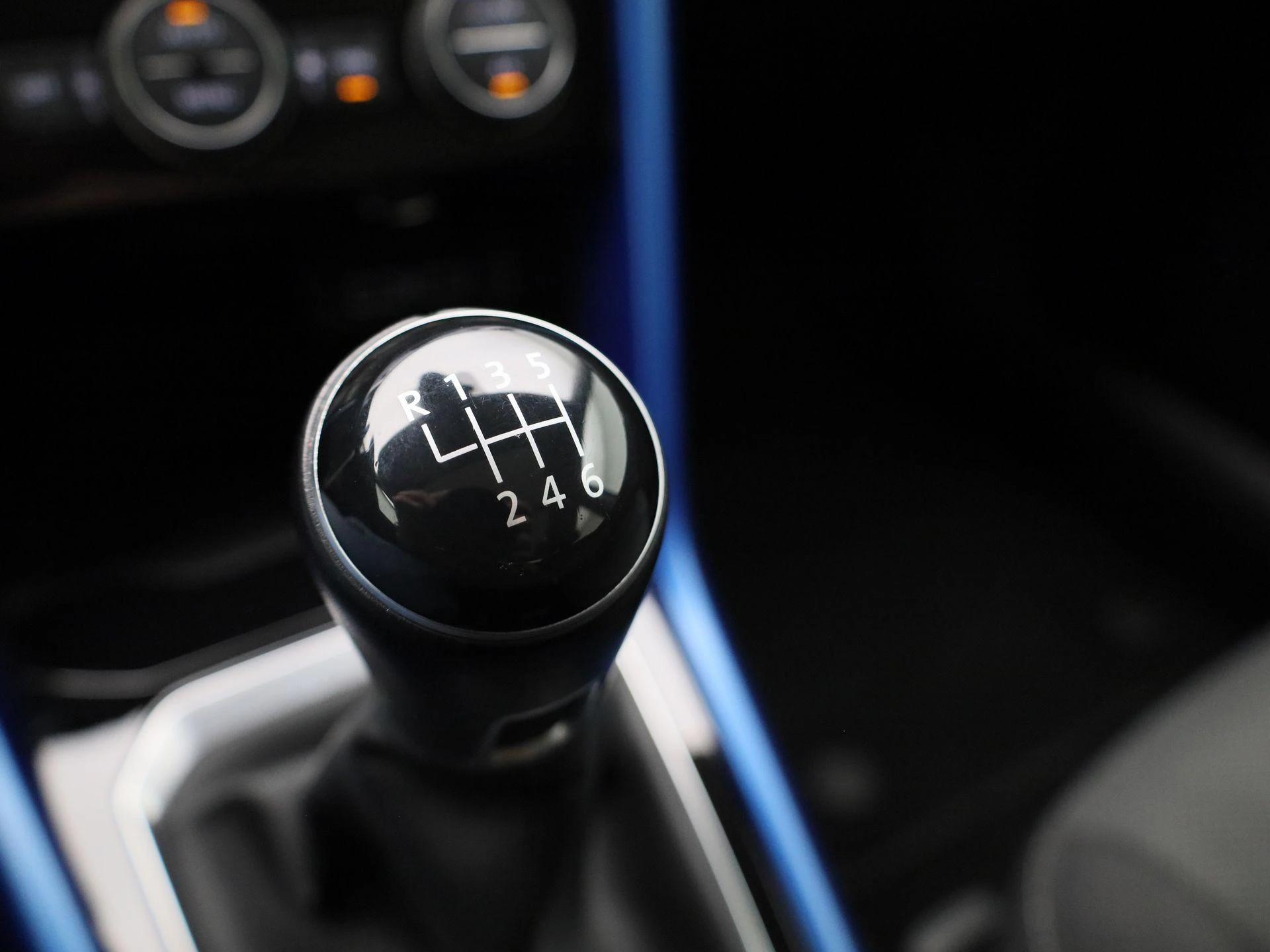 Volkswagen-T-Roc-image-30