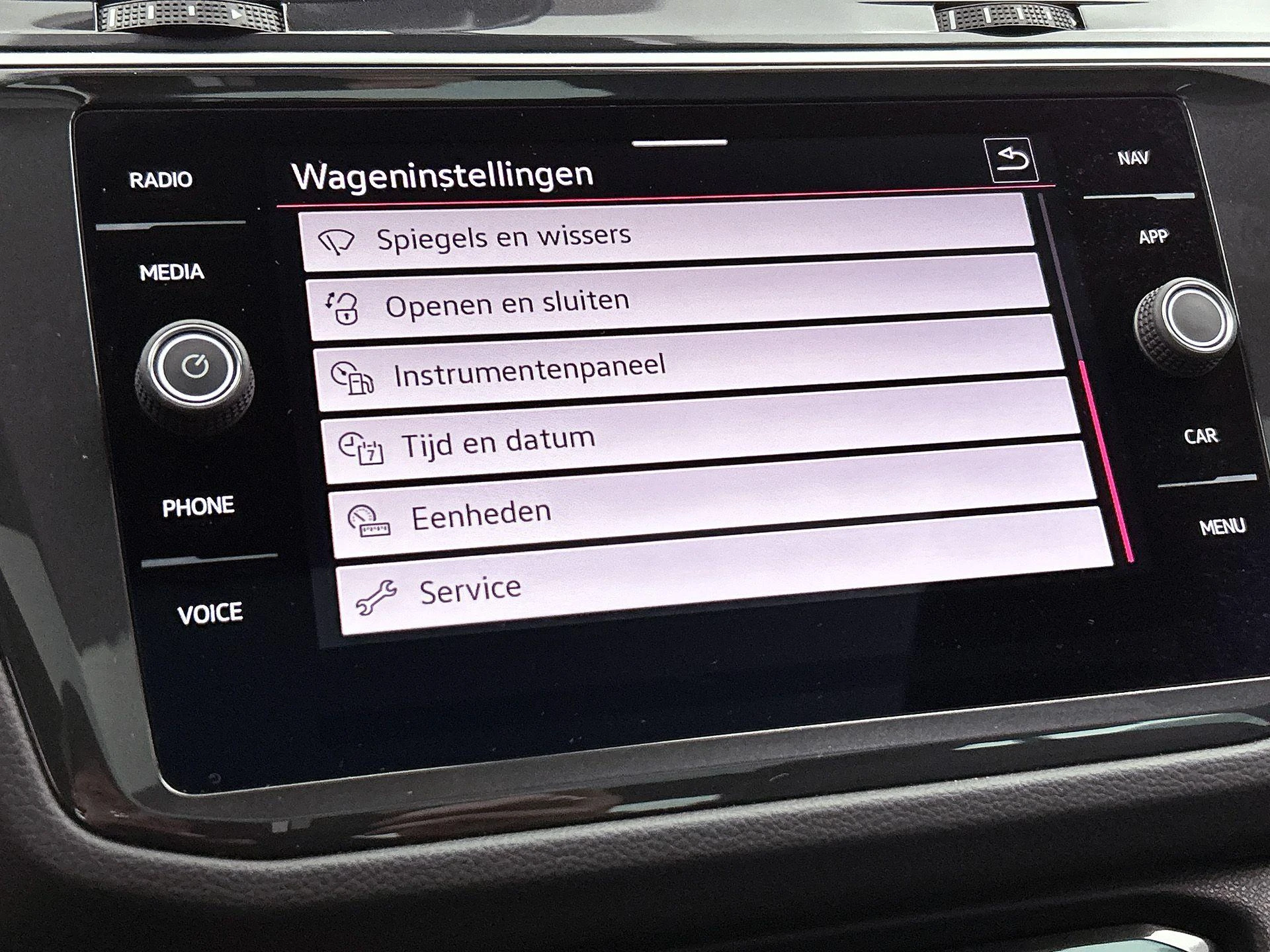 Volkswagen-Tiguan-image-15