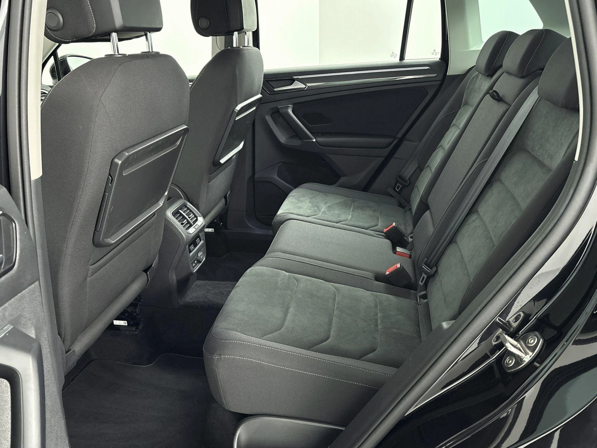 Volkswagen-Tiguan-image-25