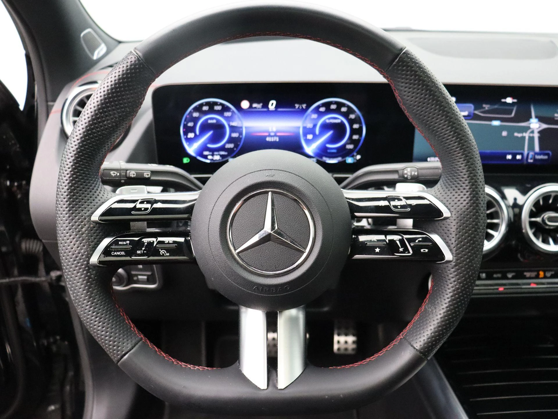 Mercedes-Benz-EQA-image-17