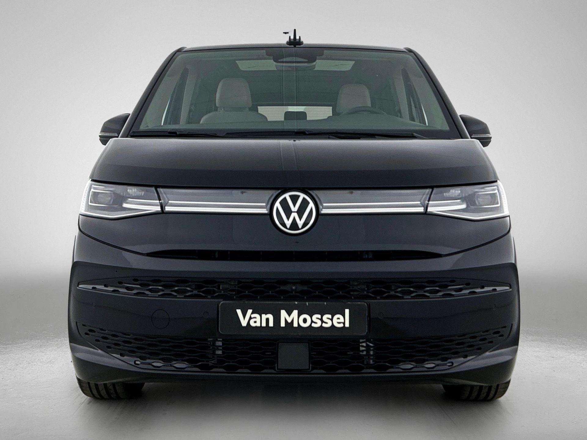 Volkswagen-Multivan-image-4