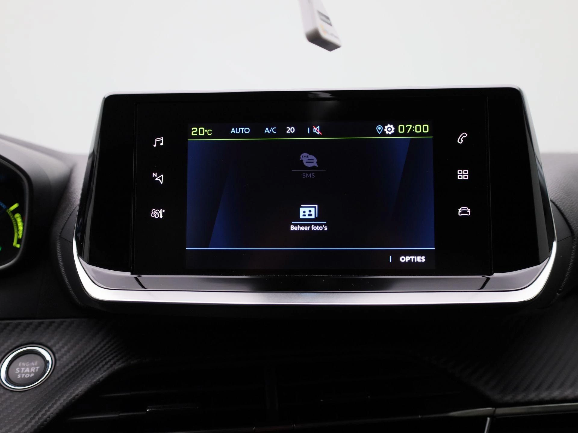 Peugeot-e-208-image-26