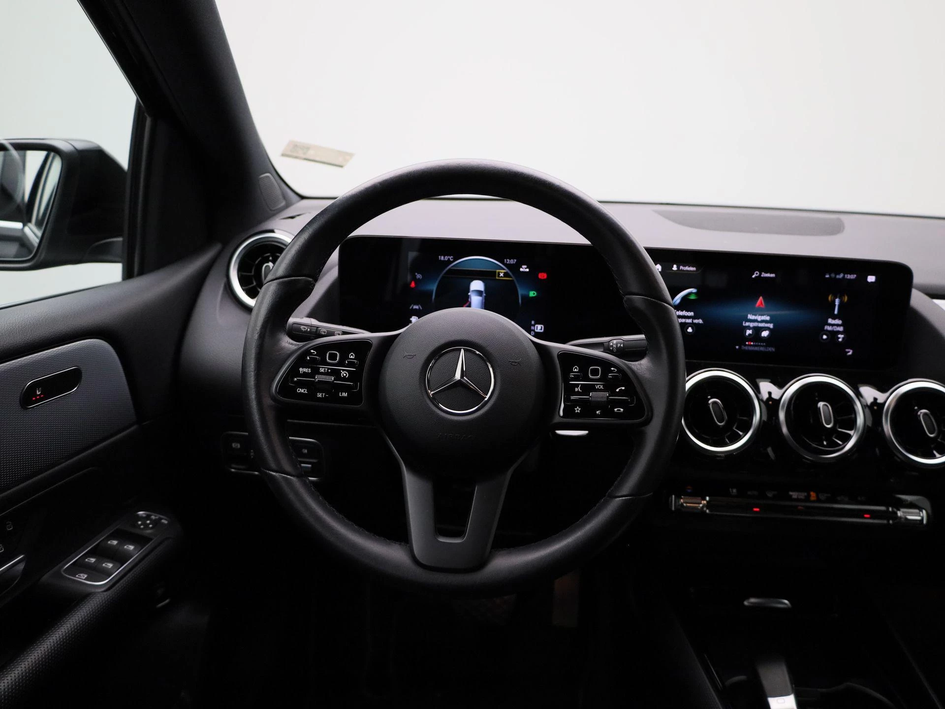 Mercedes-Benz-B-Klasse-image-6