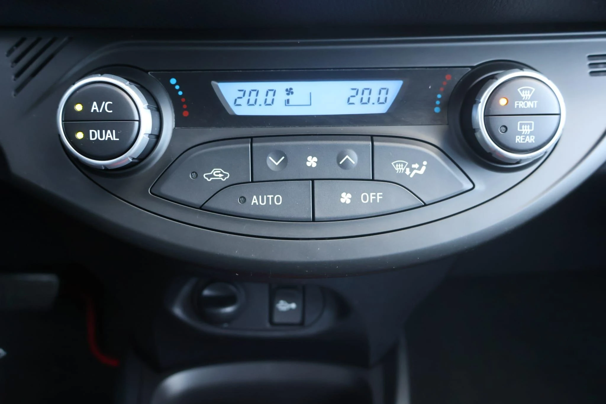 Toyota-Yaris-image-17