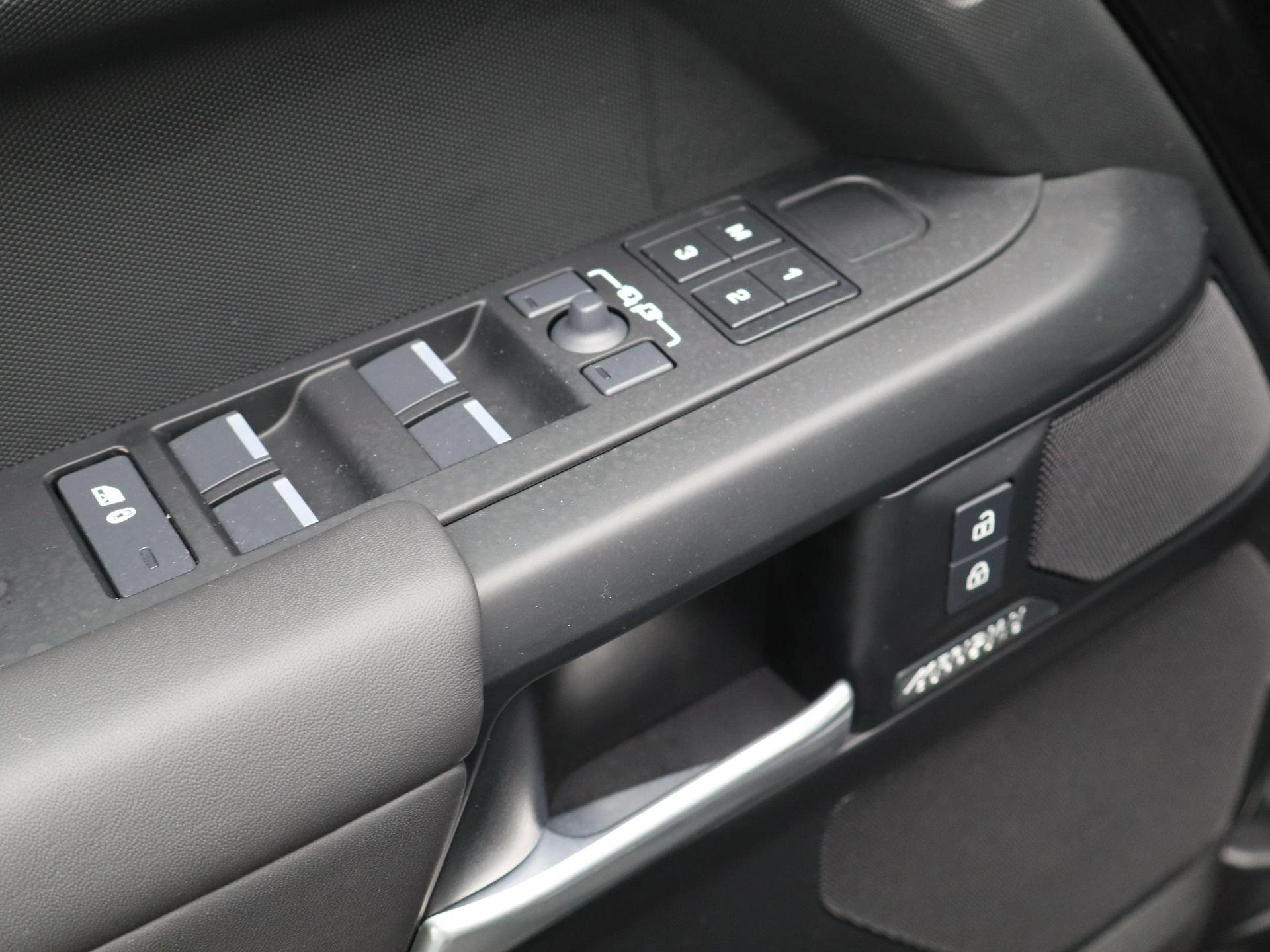 Land Rover Defender 110 2.0 P300e 110 X-Dynamic HSE