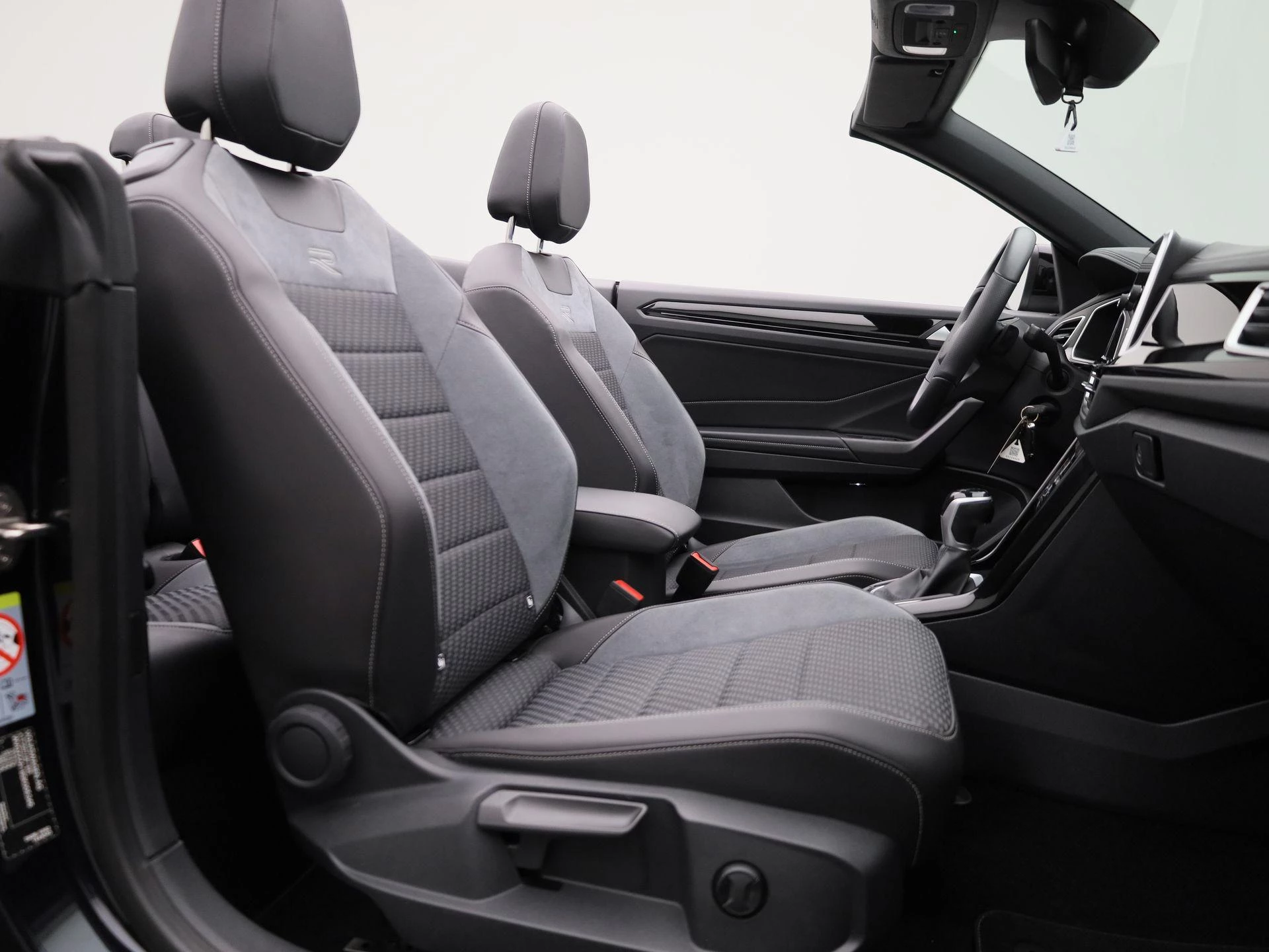 Volkswagen-T-Roc-image-38