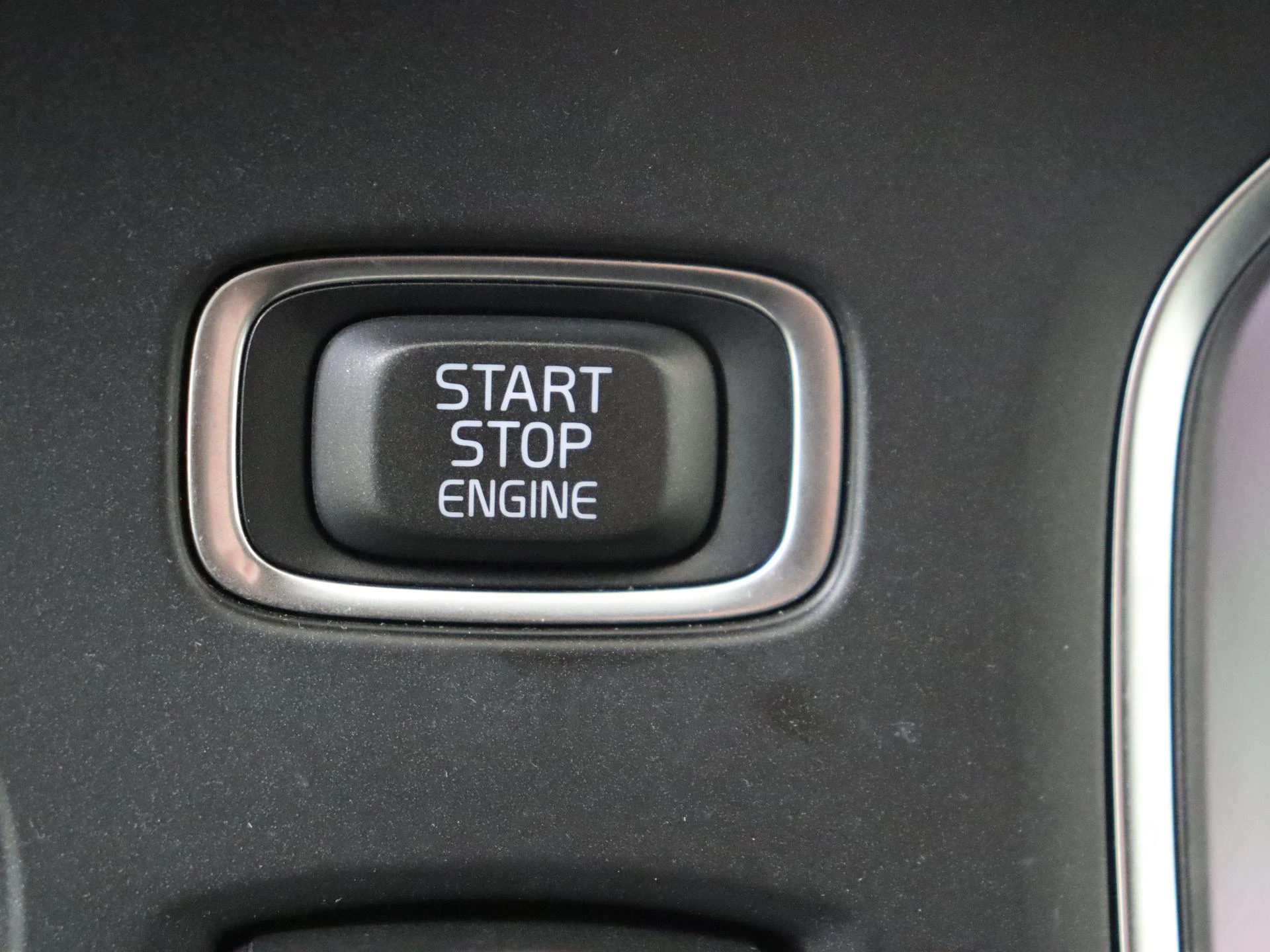 Volvo-V40-image-20