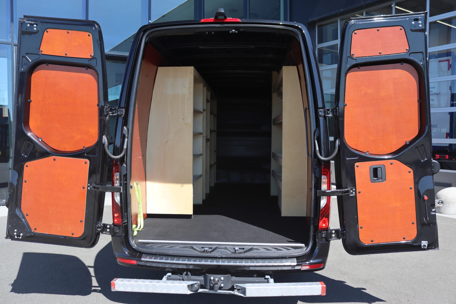 Mercedes-Benz-Sprinter-image-2