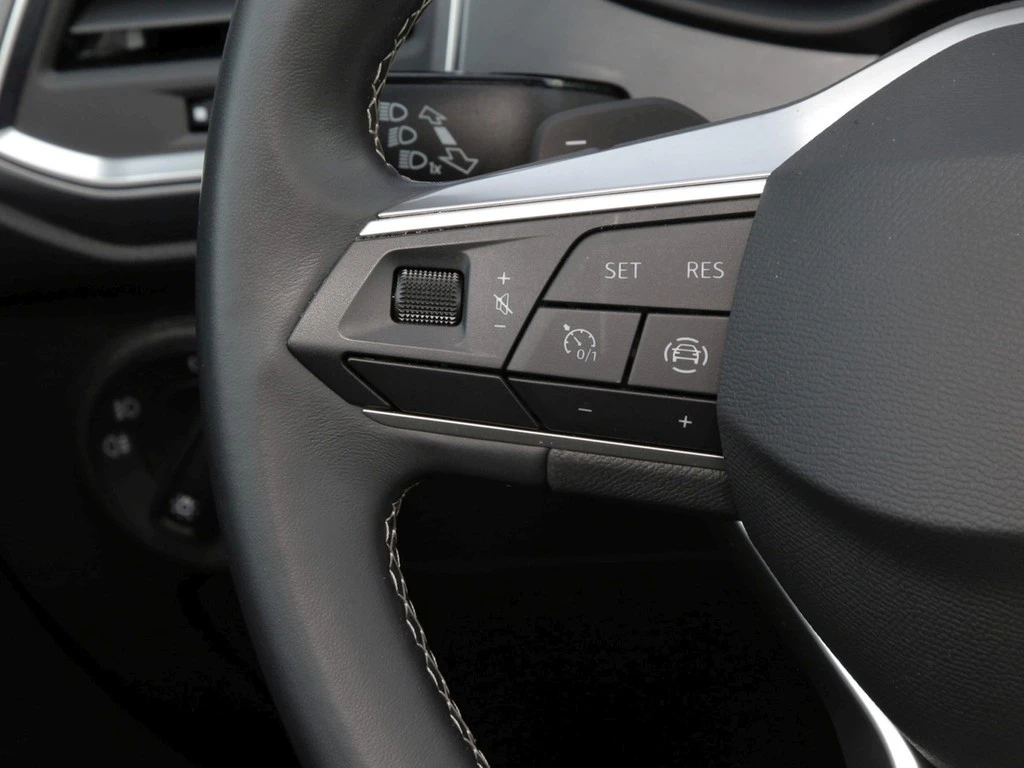 SEAT Ateca 1.5 TSI DSG Style 17" Navi AHK LED SHZ DAB