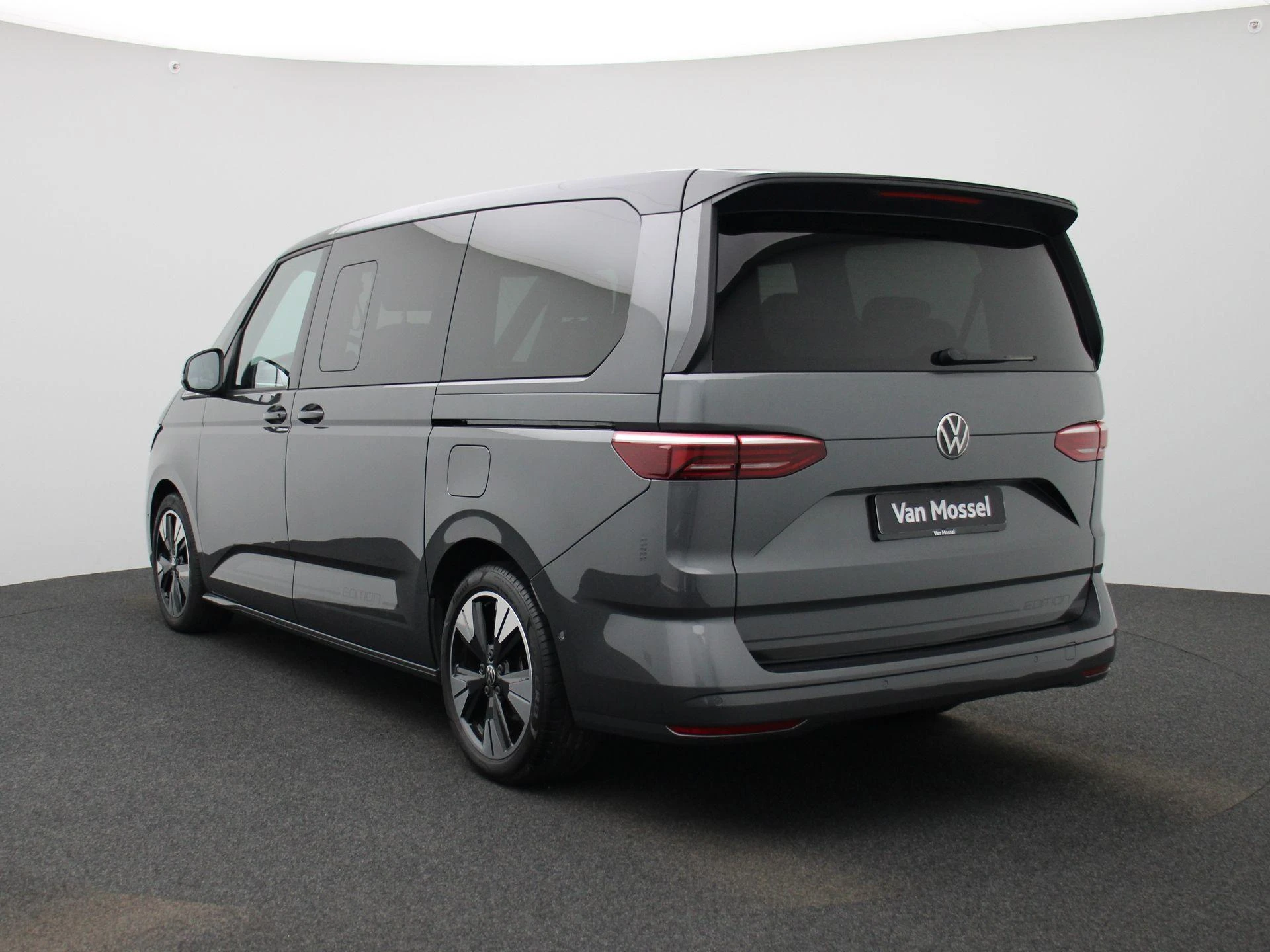 Volkswagen-Multivan-image-1