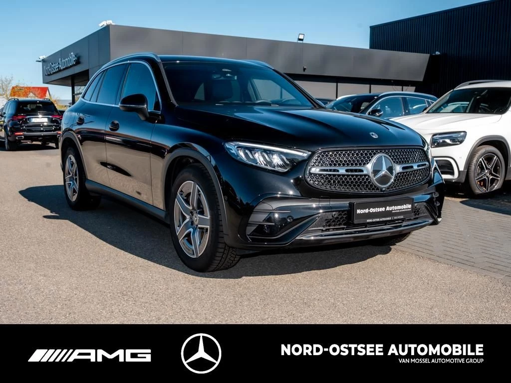 Mercedes-Benz GLC 300 d 4M AMG KEYLESS DISTRONIC NAVI P-KAMERA AMG LineX254 GLC 300 d 4M AMG KEYLESS DISTRONIC NAVI P-KAMERA AMG Line