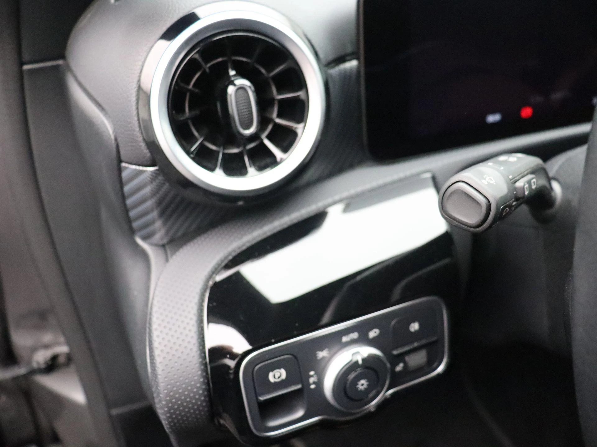 Mercedes-Benz Classe A 250 e Business Line + CARPLAY + LED + CAMERA +