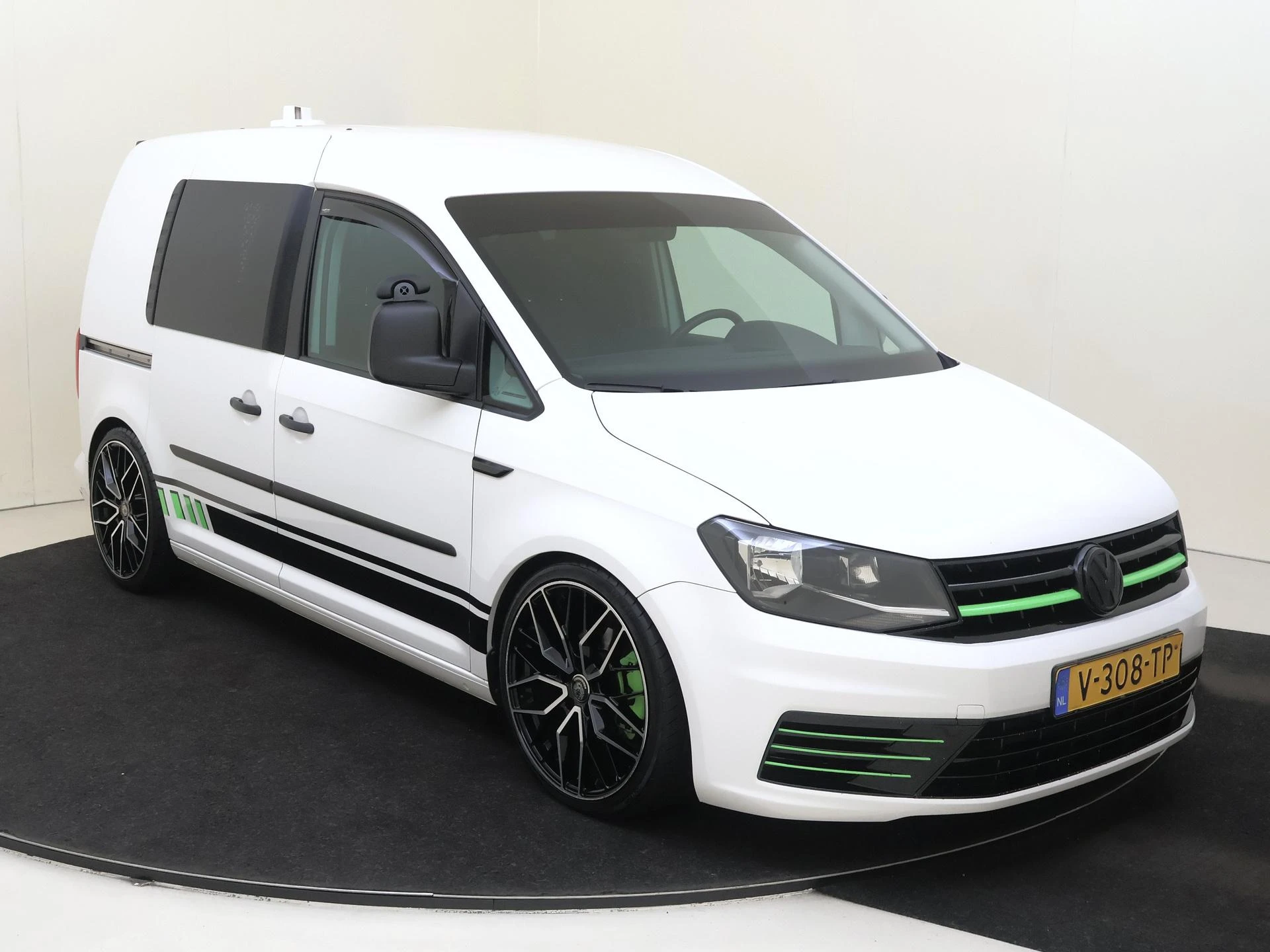 Volkswagen-Caddy-image-1