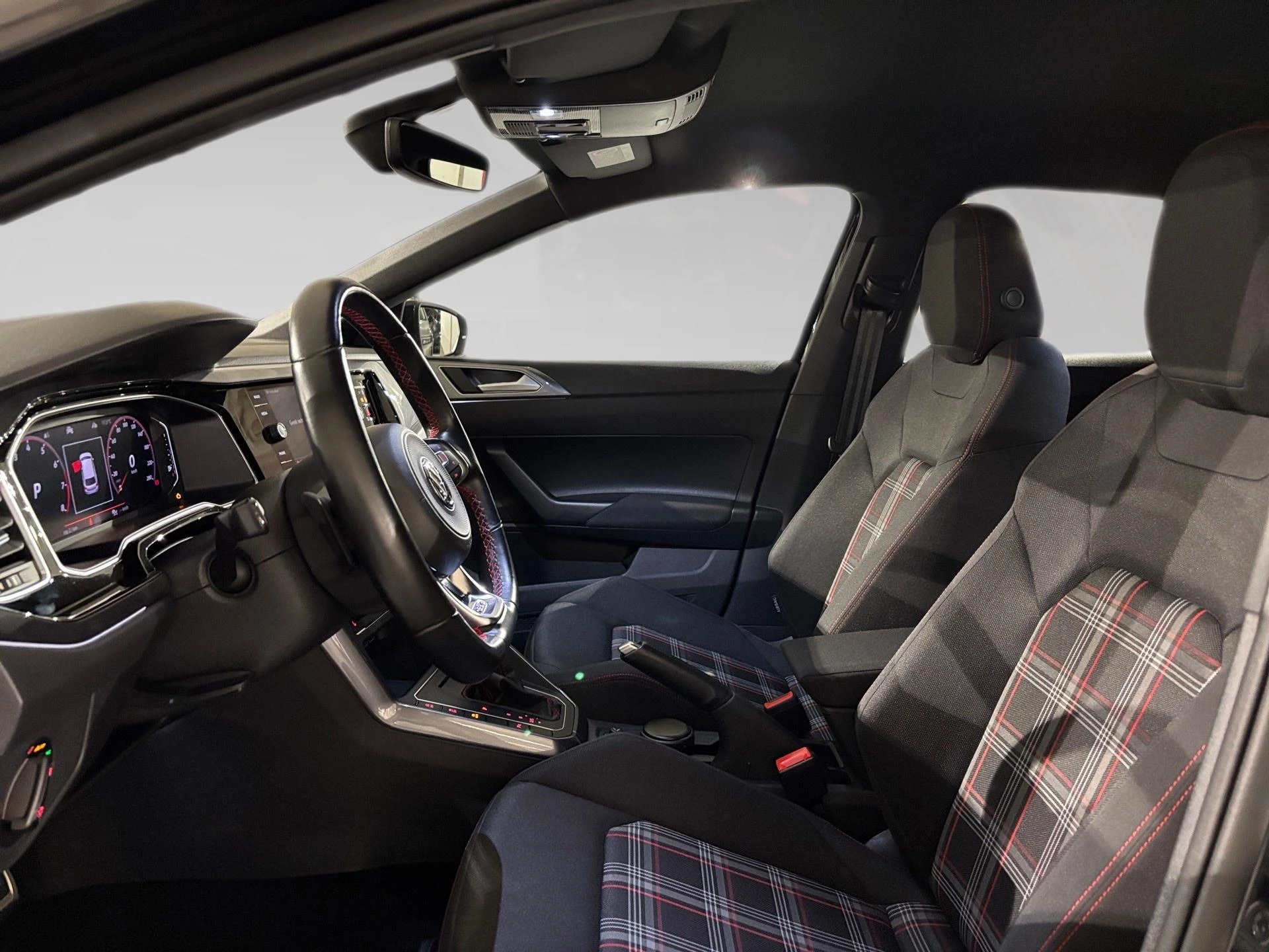 Volkswagen-Polo-image-5