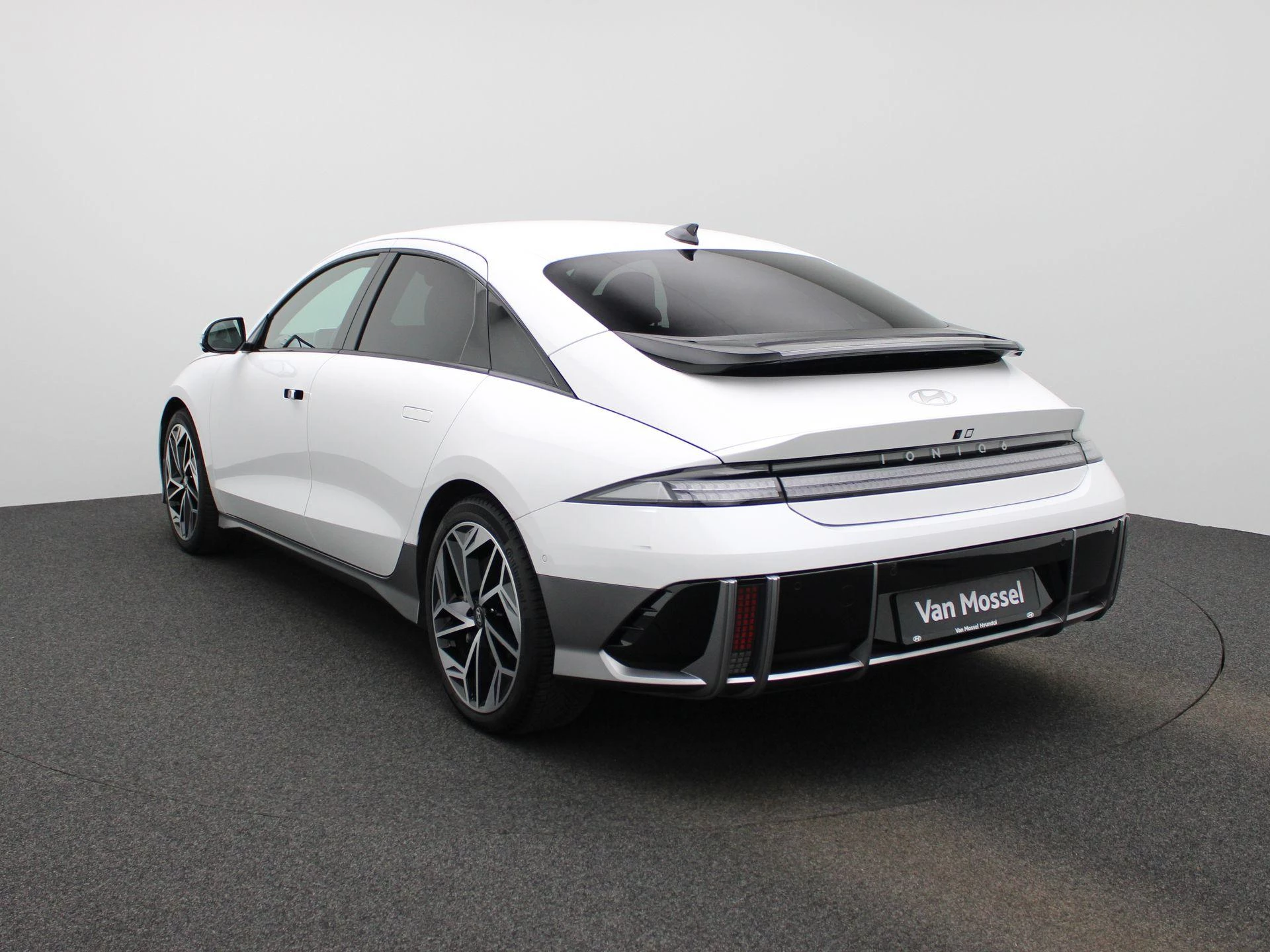 Hyundai-IONIQ 6-image-1