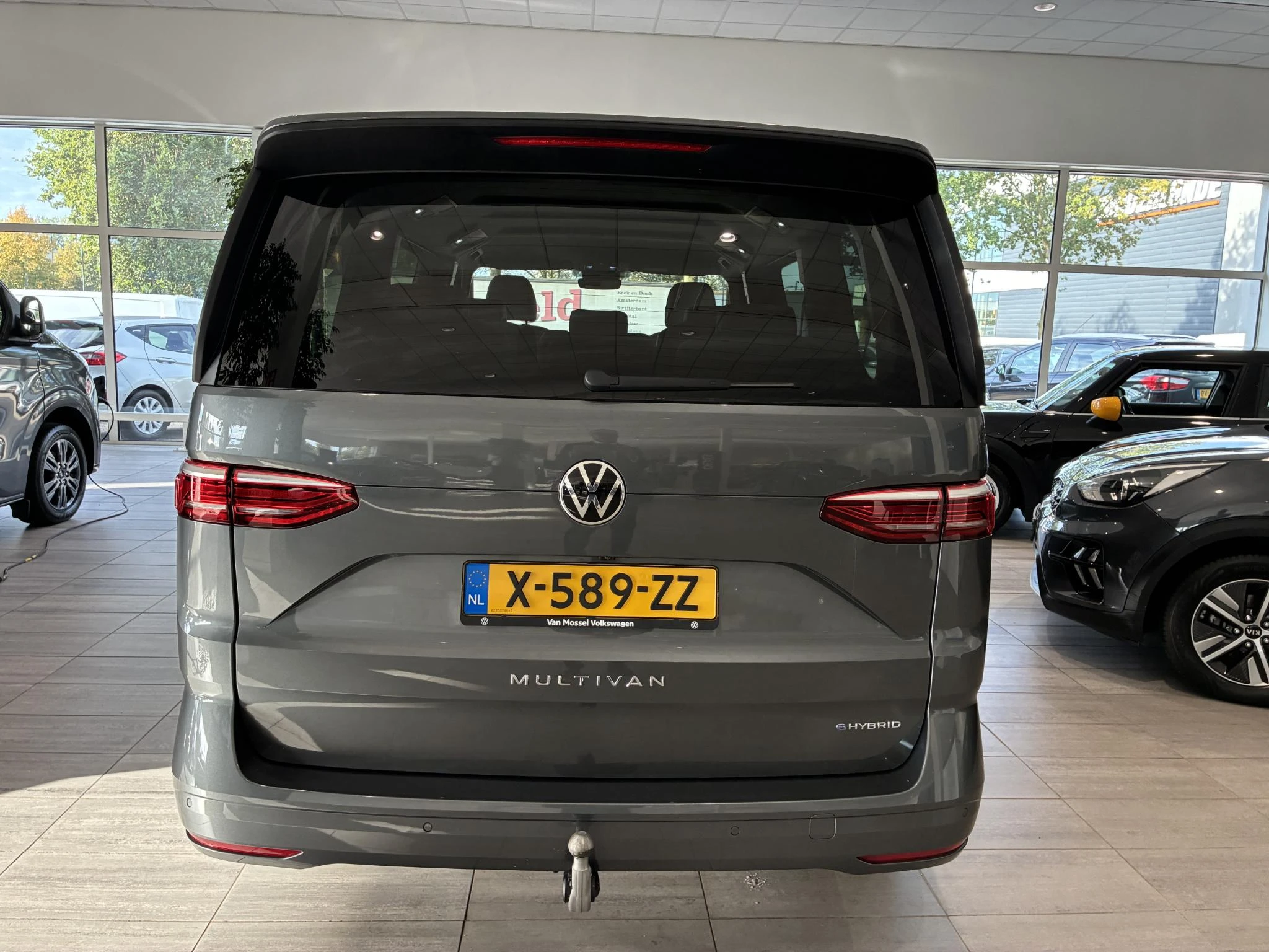 Volkswagen-Multivan-image-3