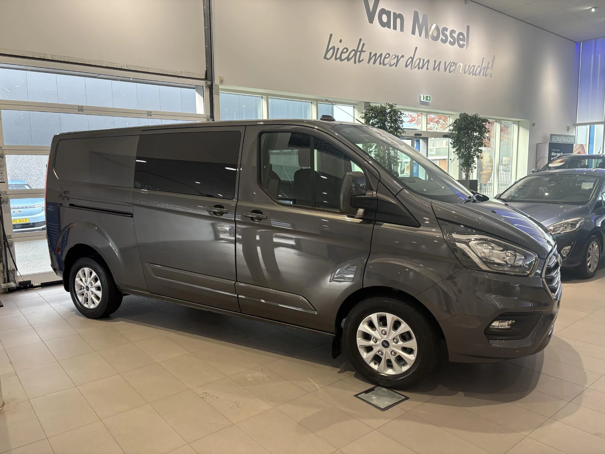 Ford-Transit Custom-image-3