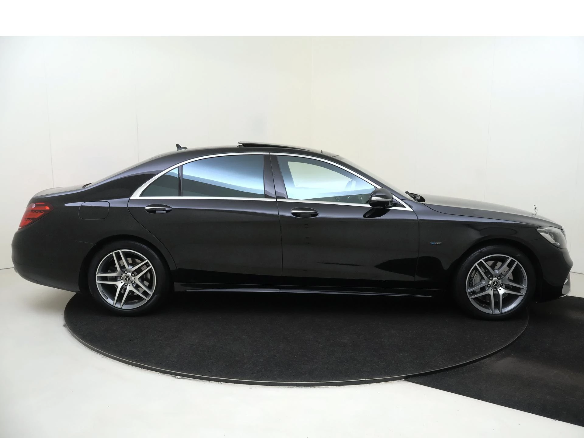 Mercedes-Benz-S-Klasse-image-10