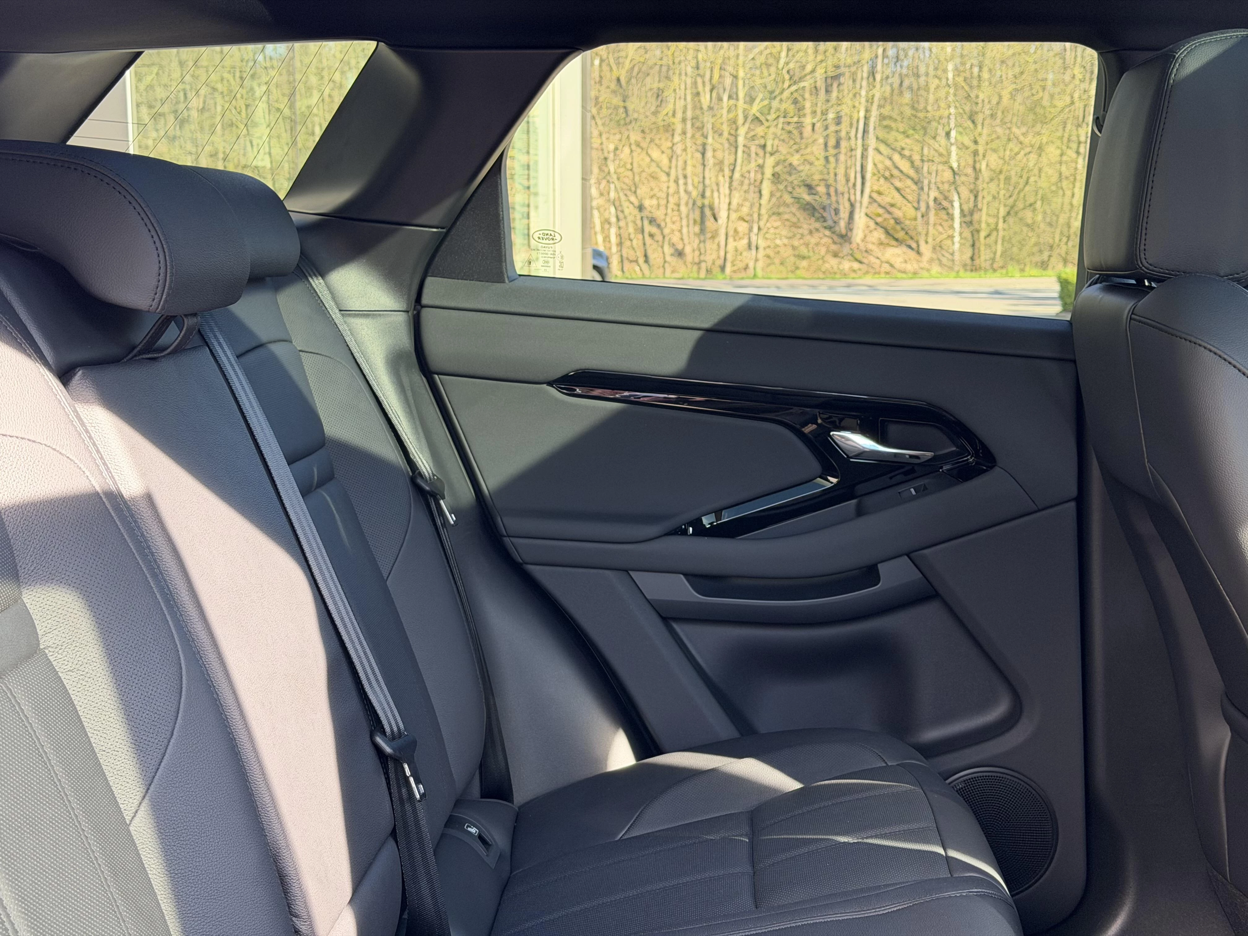 Land Rover-Range Rover Evoque-image-12