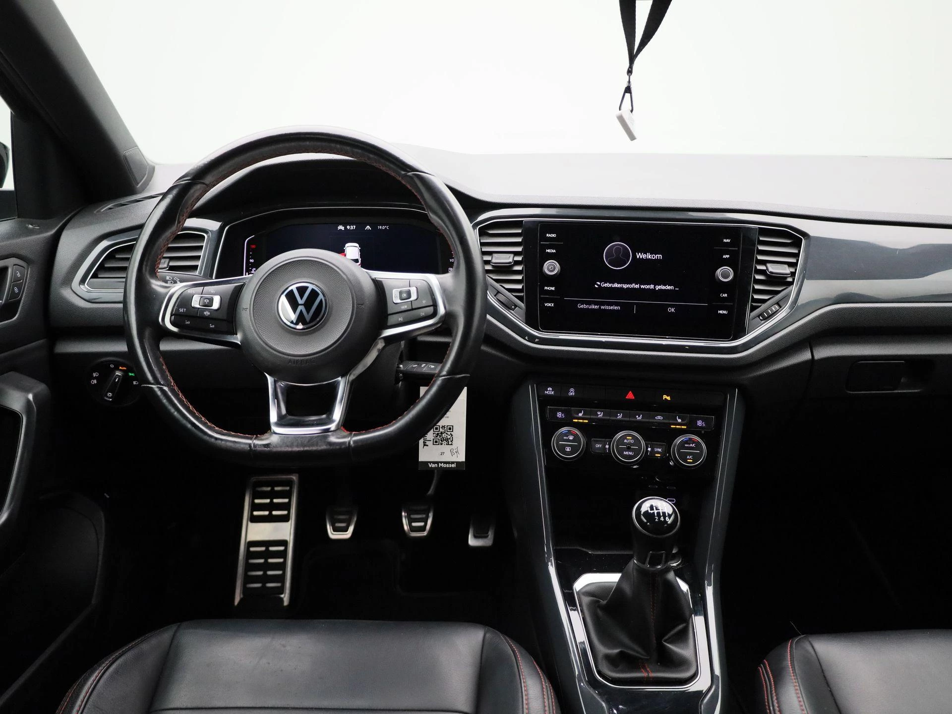 Volkswagen-T-Roc-image-6