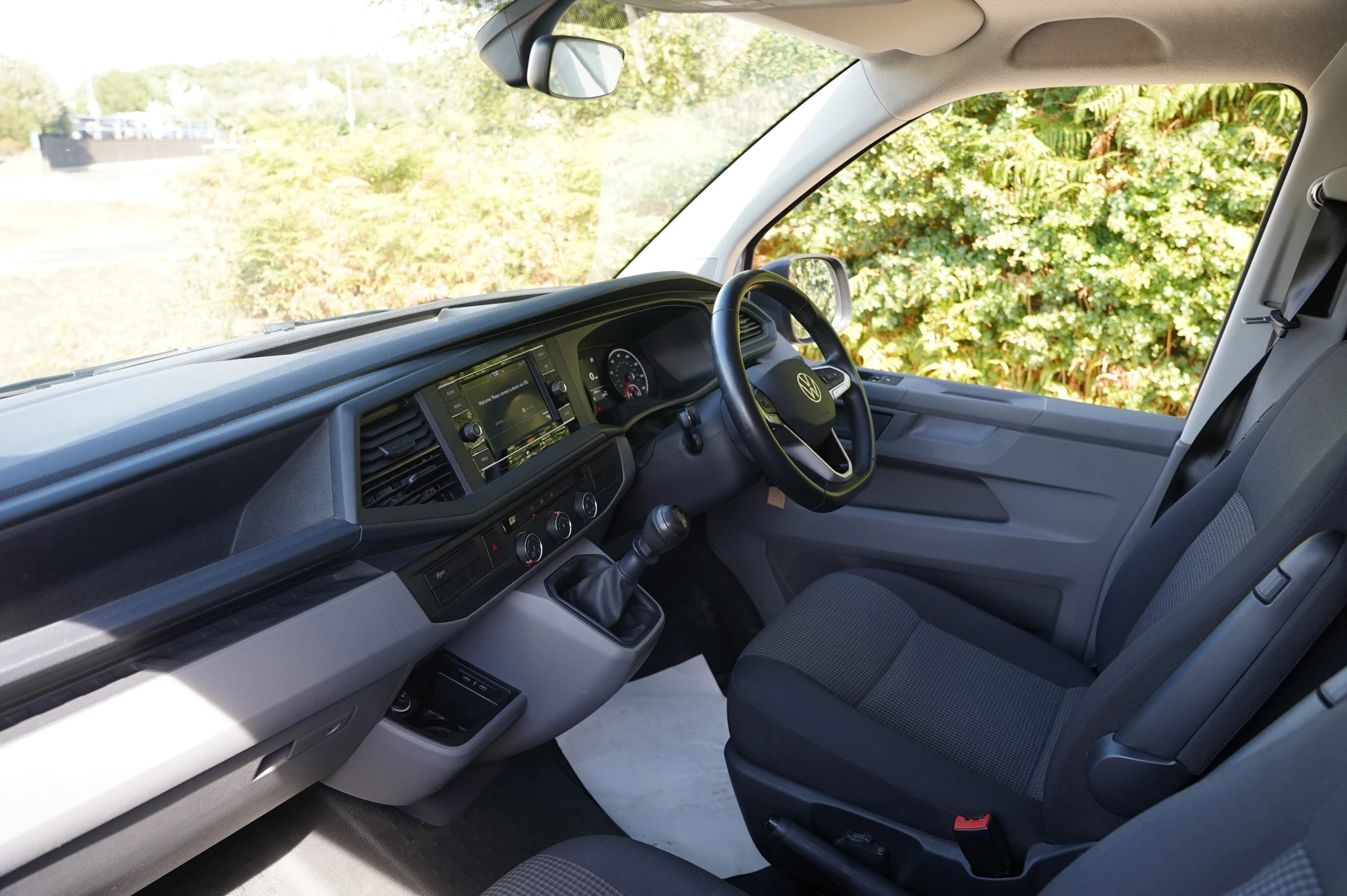 Volkswagen-Transporter-image-1
