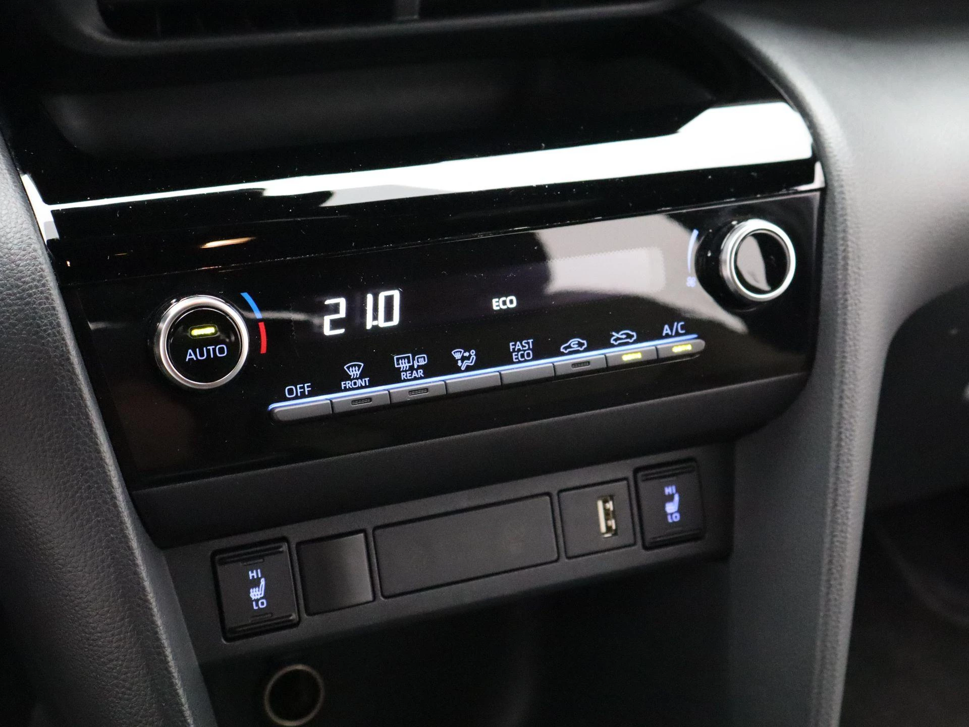 Toyota-Yaris Cross-image-18
