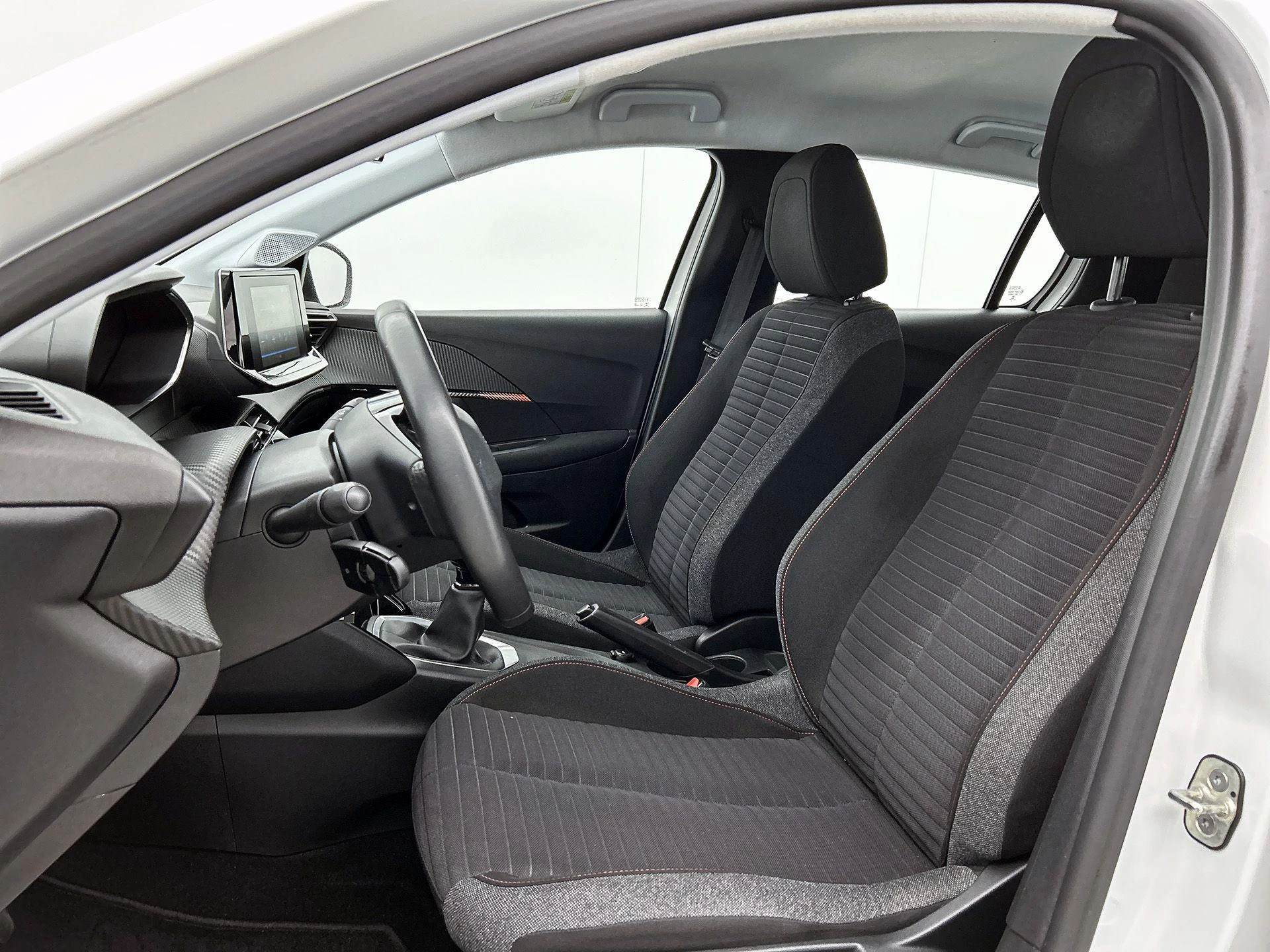 Peugeot-208-image-29