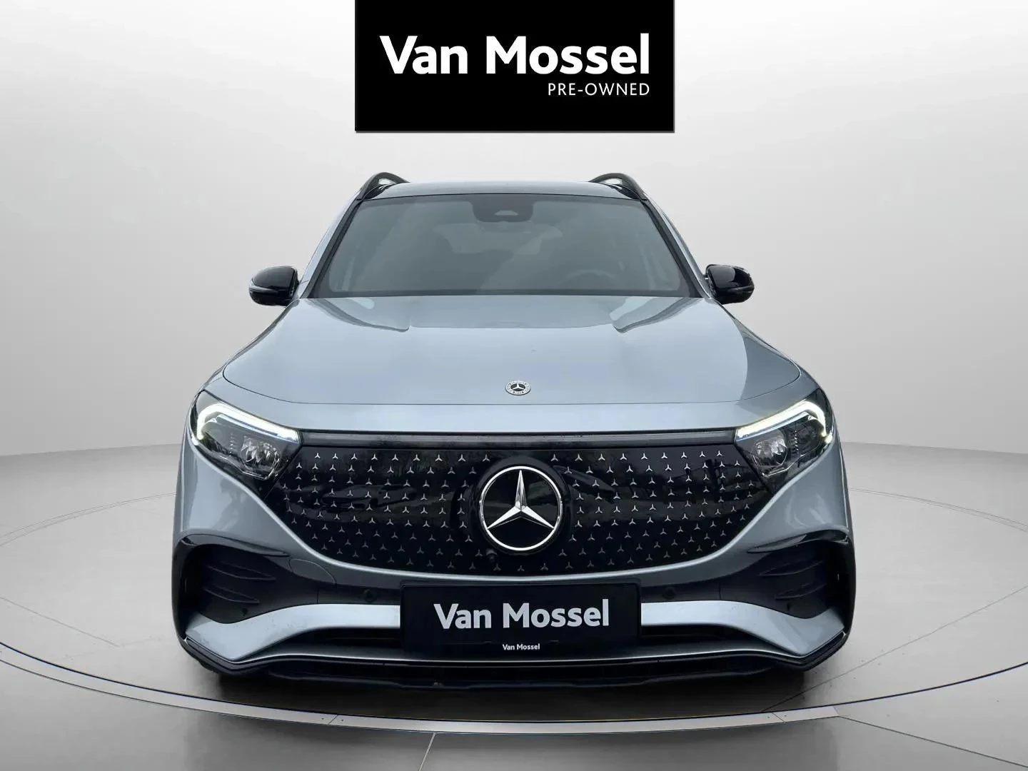 Mercedes-Benz-EQB-image-1