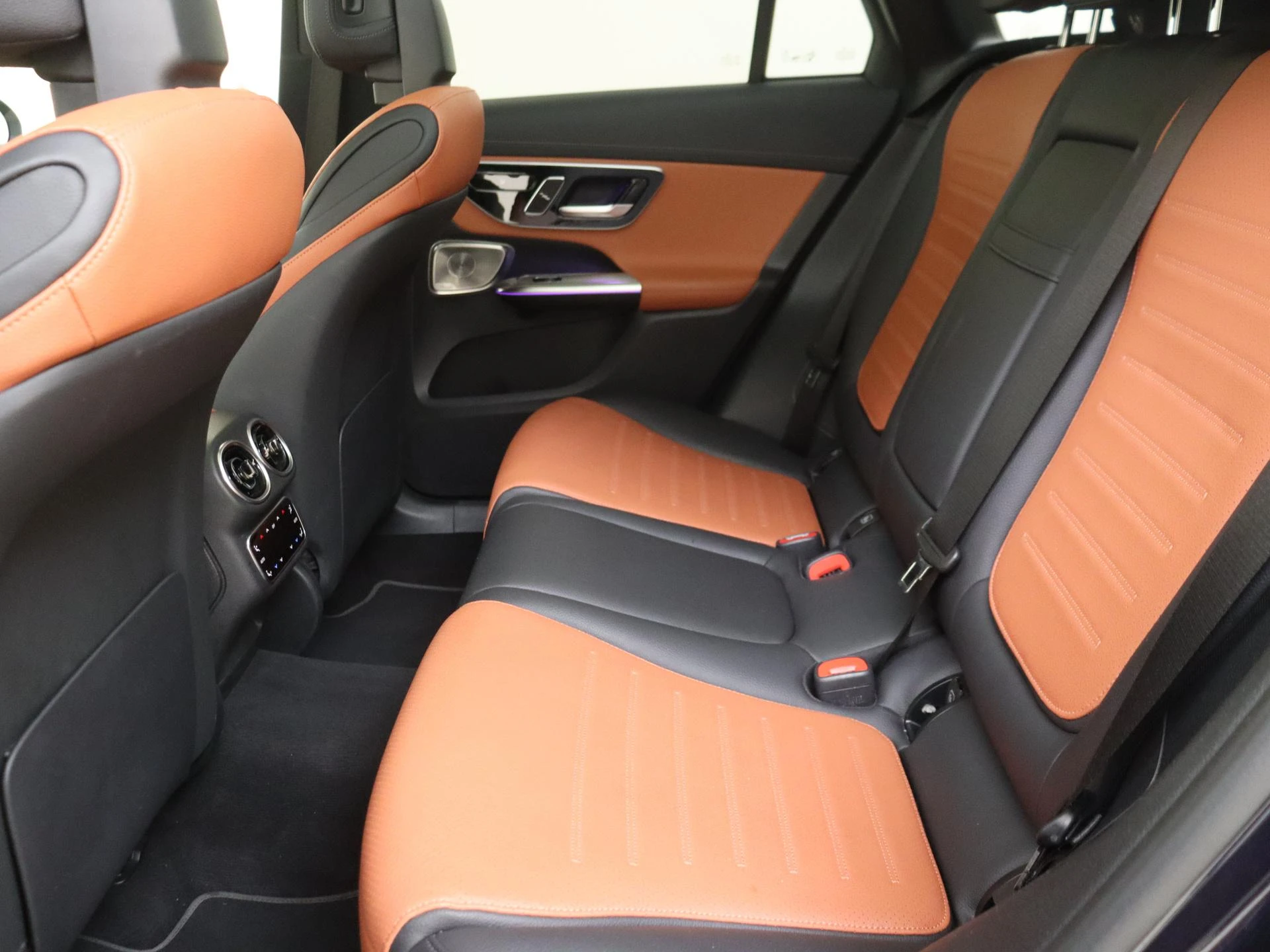 Mercedes-Benz-GLC-image-15