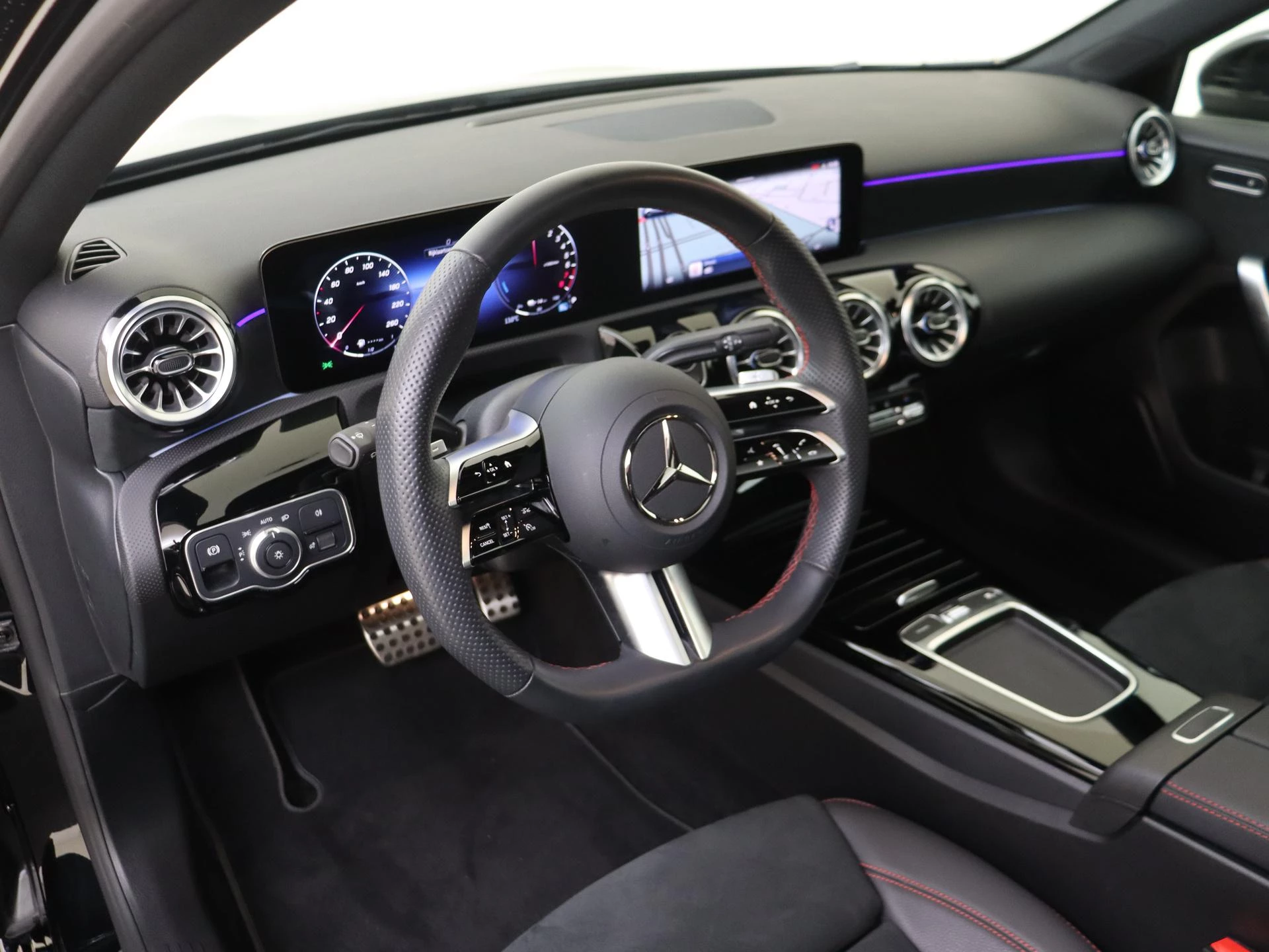 Mercedes-Benz-A-Klasse-image-14