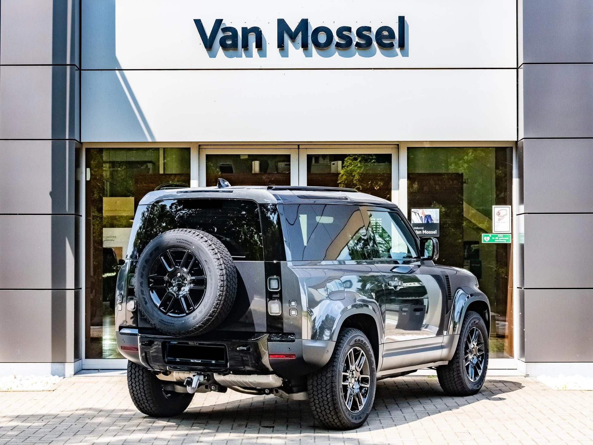 Land Rover Defender 90 D200 S AWD Auto. 26MY