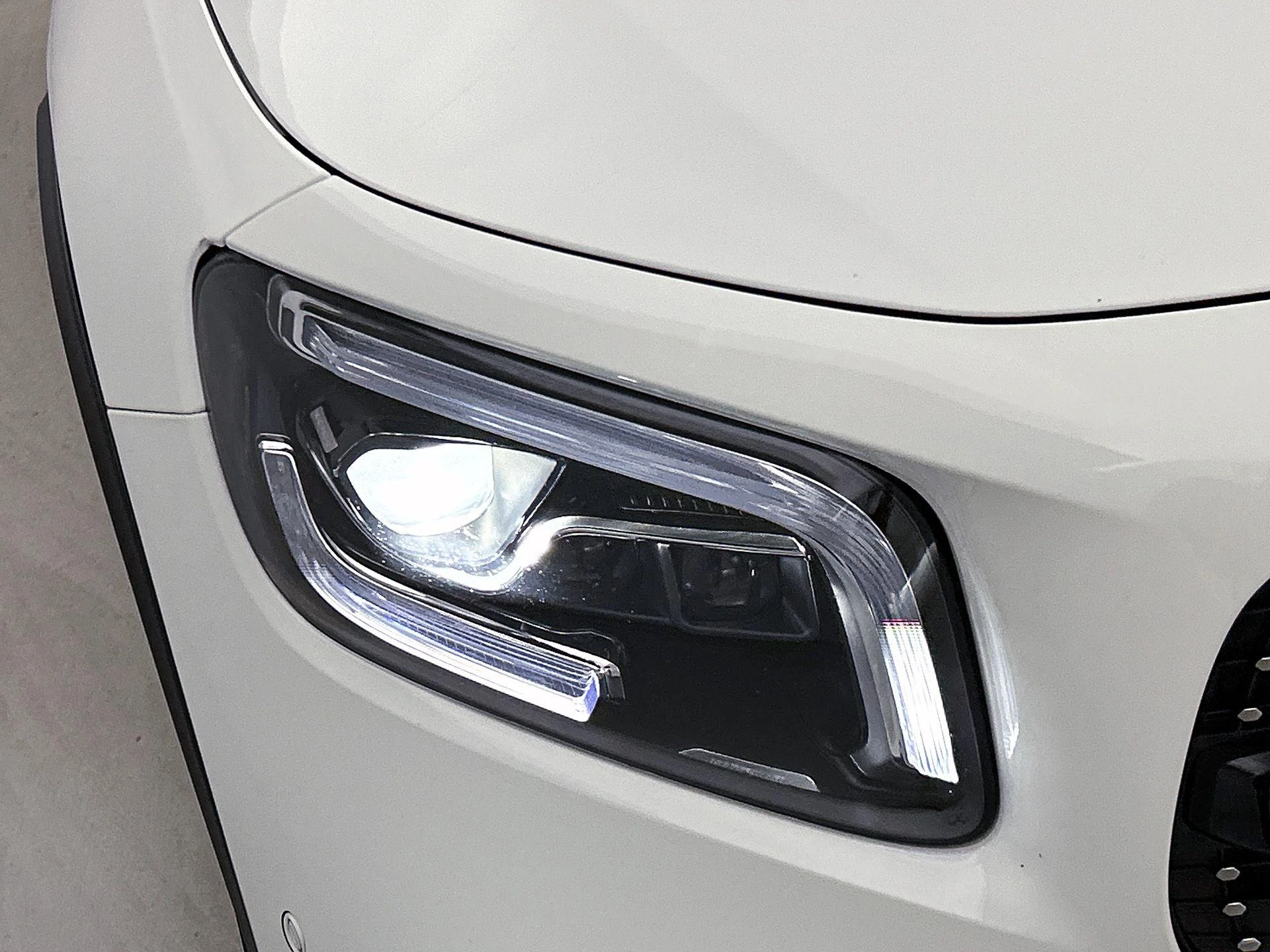 Mercedes-Benz-GLB-image-9