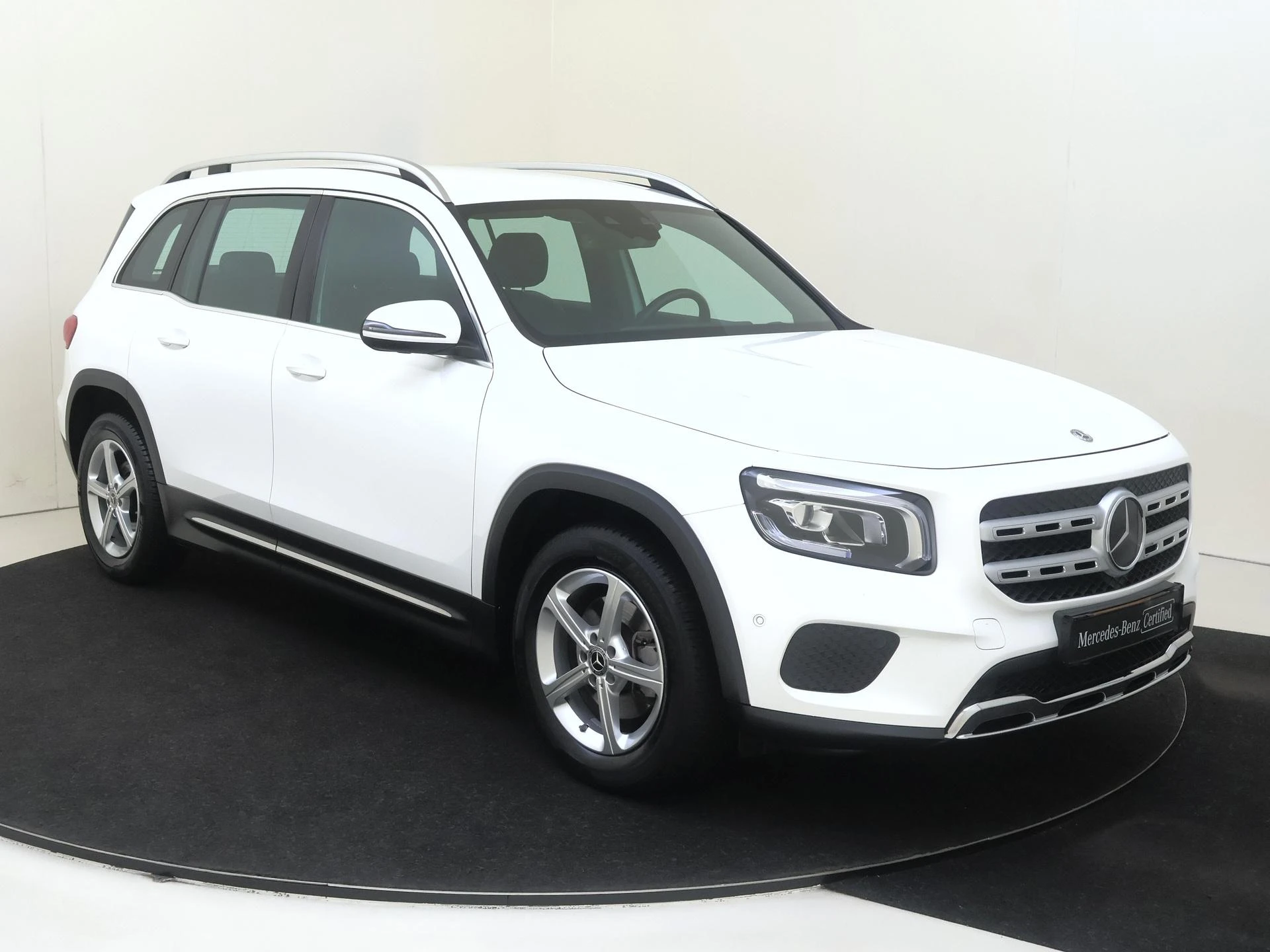 Mercedes-Benz-GLB-image-1