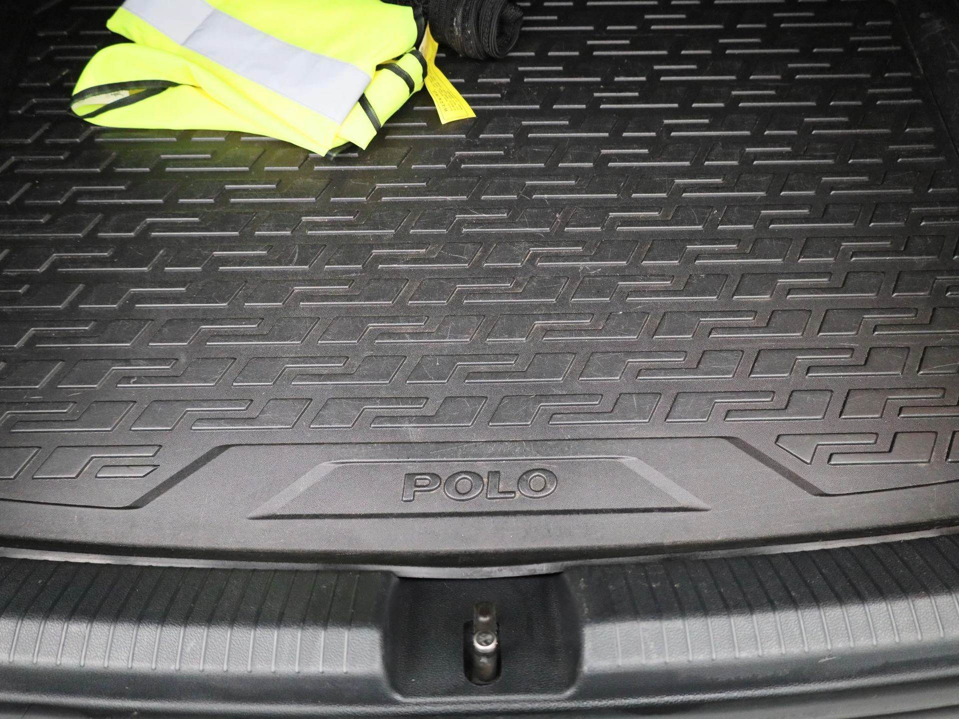 Volkswagen-Polo-image-12