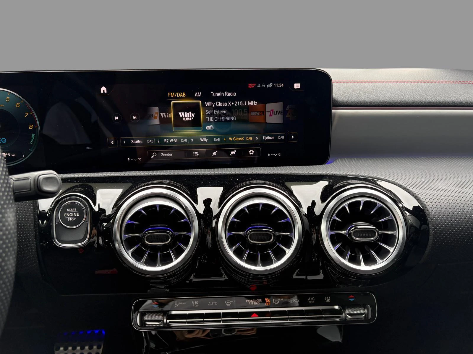 Mercedes-Benz-CLA-image-18