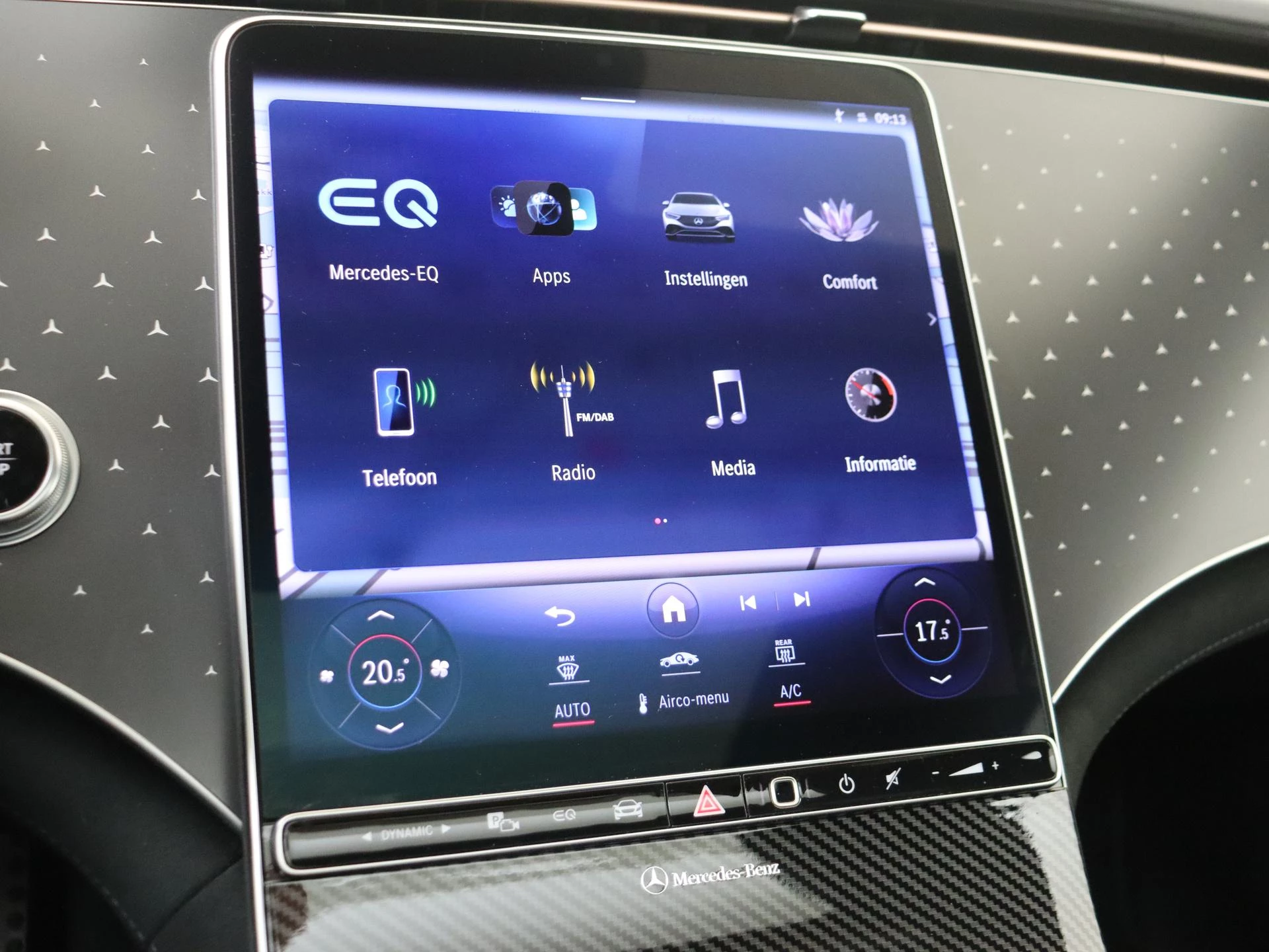 Mercedes-Benz-EQE-image-15