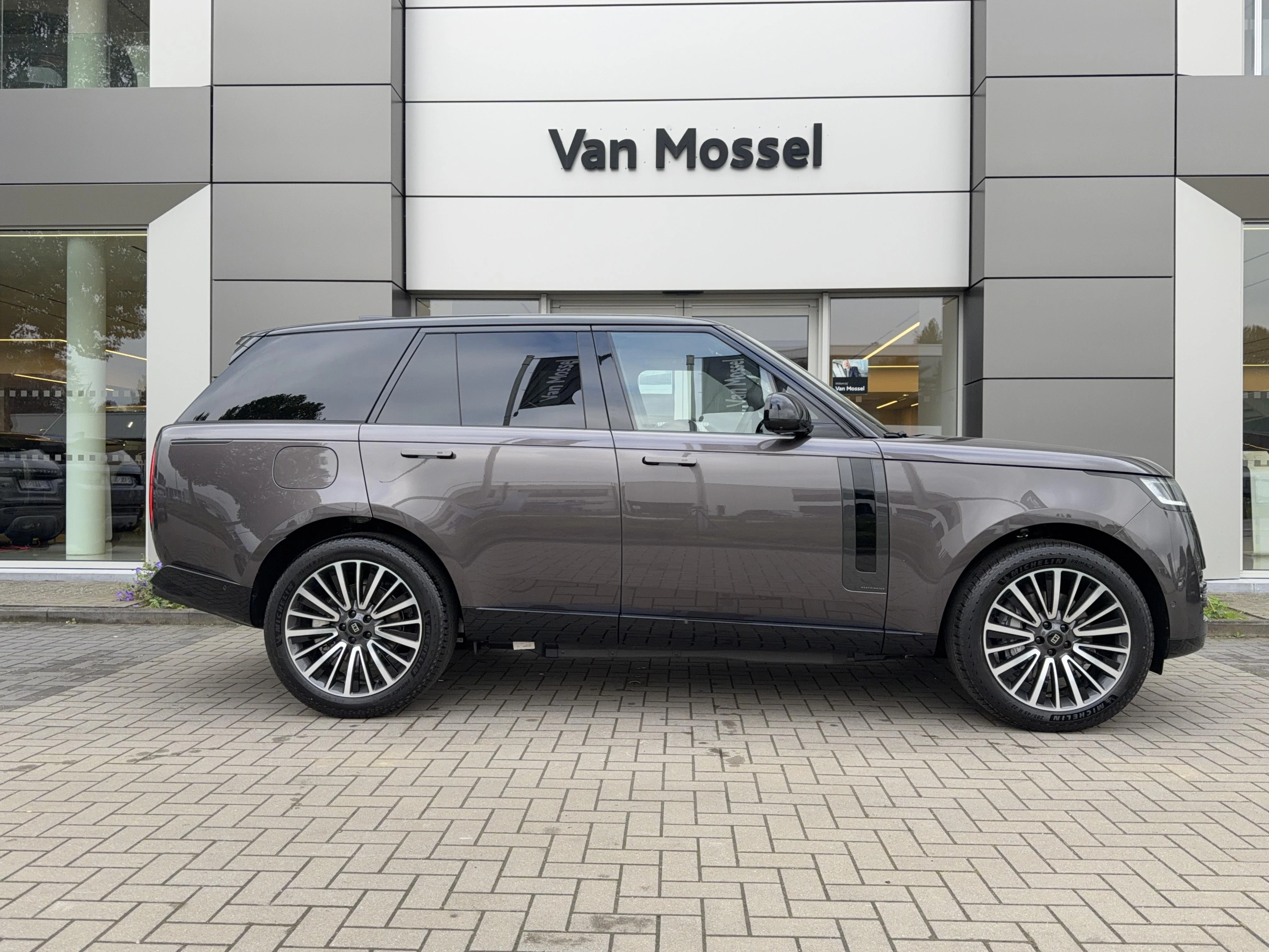 Land Rover-Range Rover-image-2