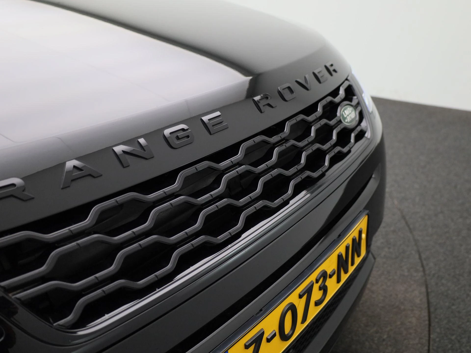 Land Rover-Range Rover Evoque-image-40