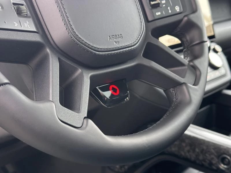 Land Rover Defender 110 P635 OCTA Black Edition AWD Auto. 26MY