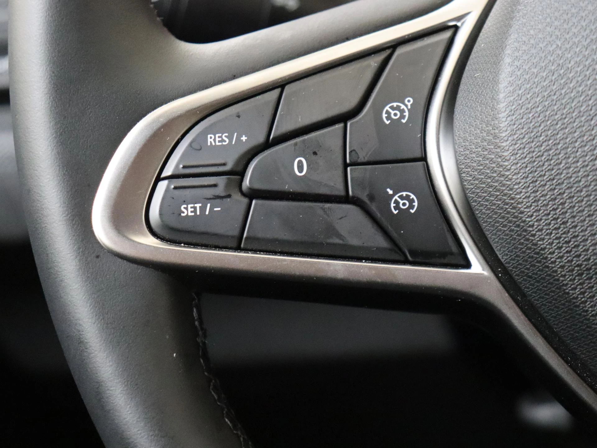 Renault-Clio-image-16