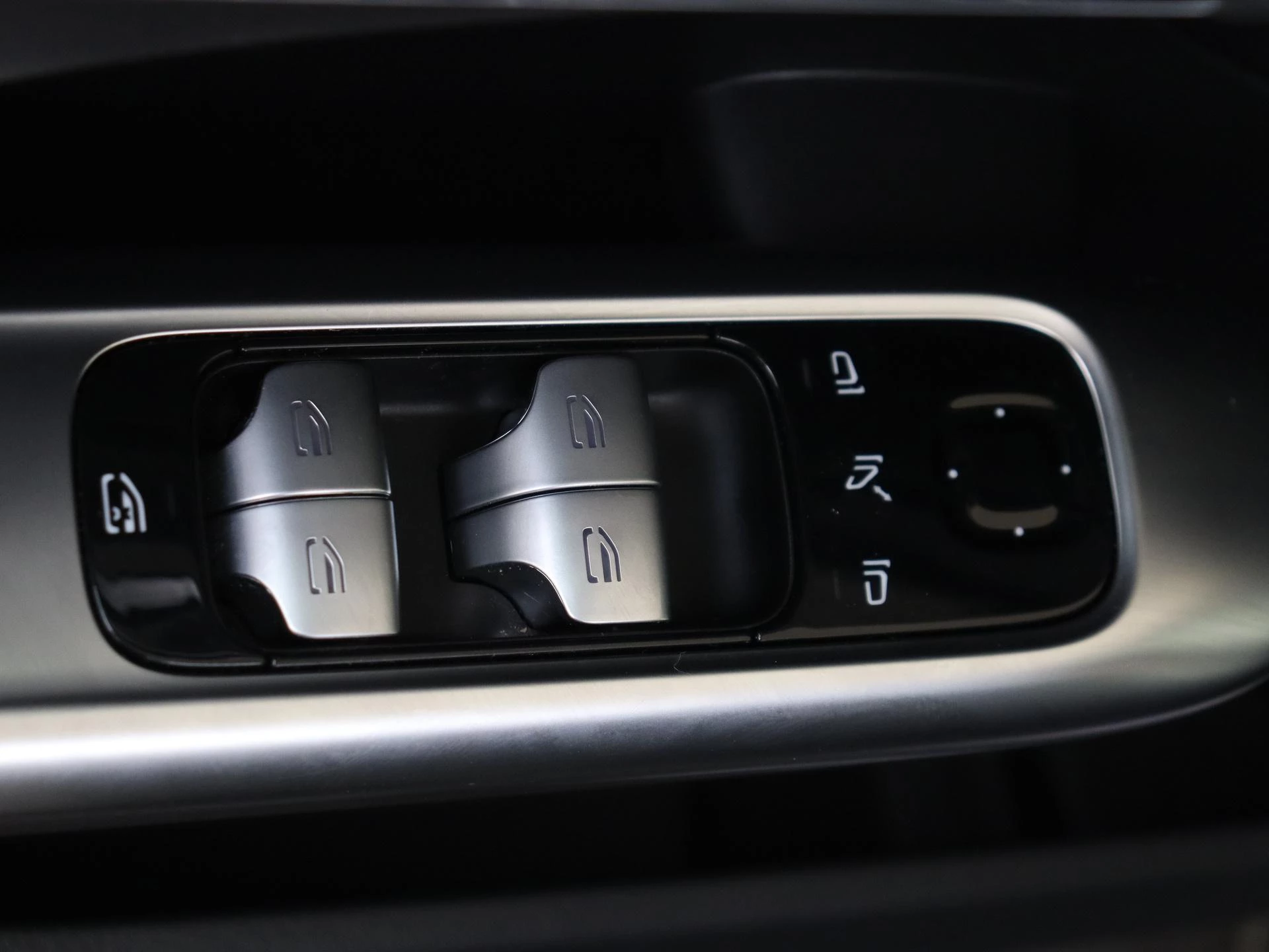 Mercedes-Benz-C-Klasse-image-25