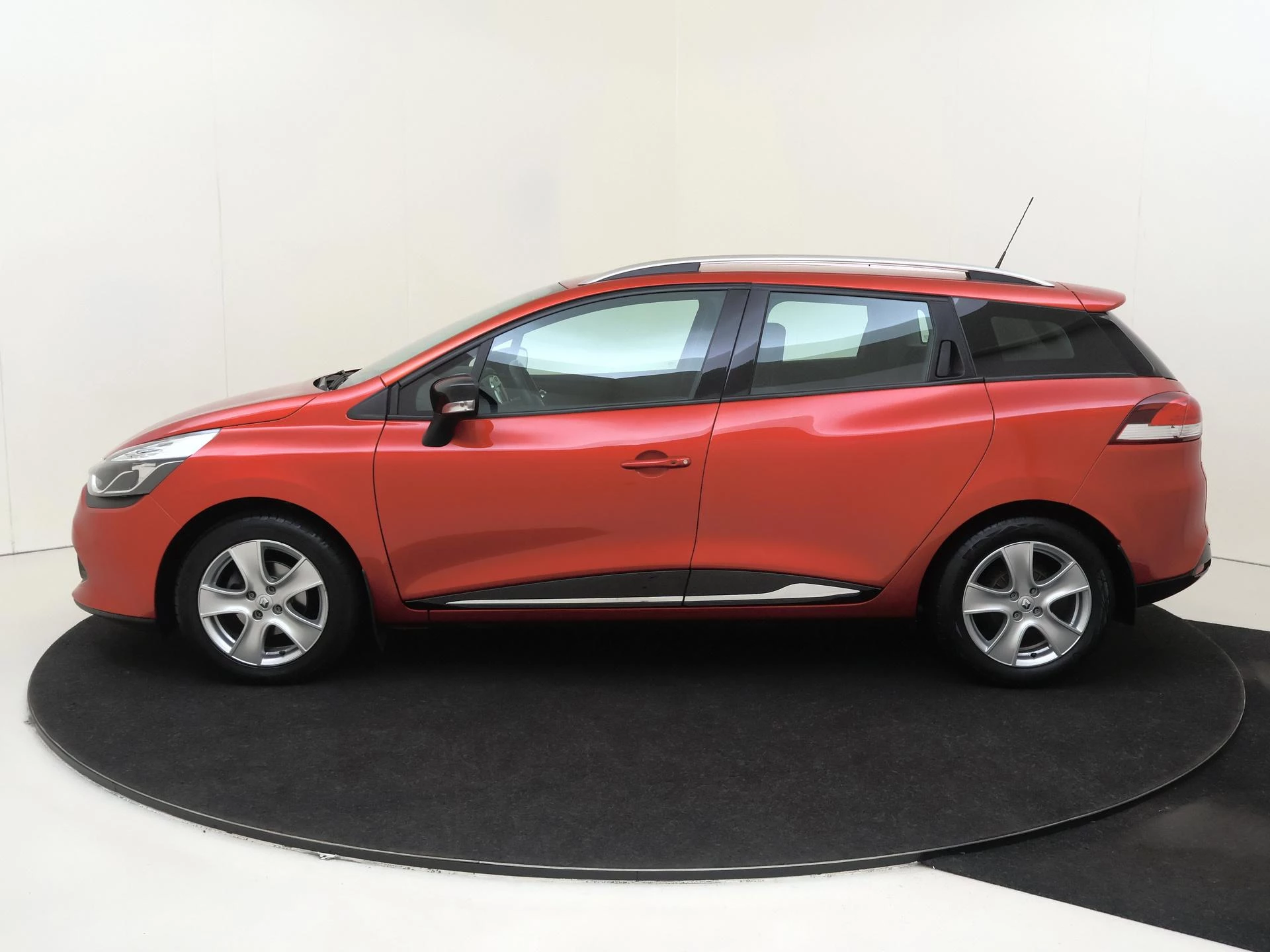 Renault-Clio-image-11