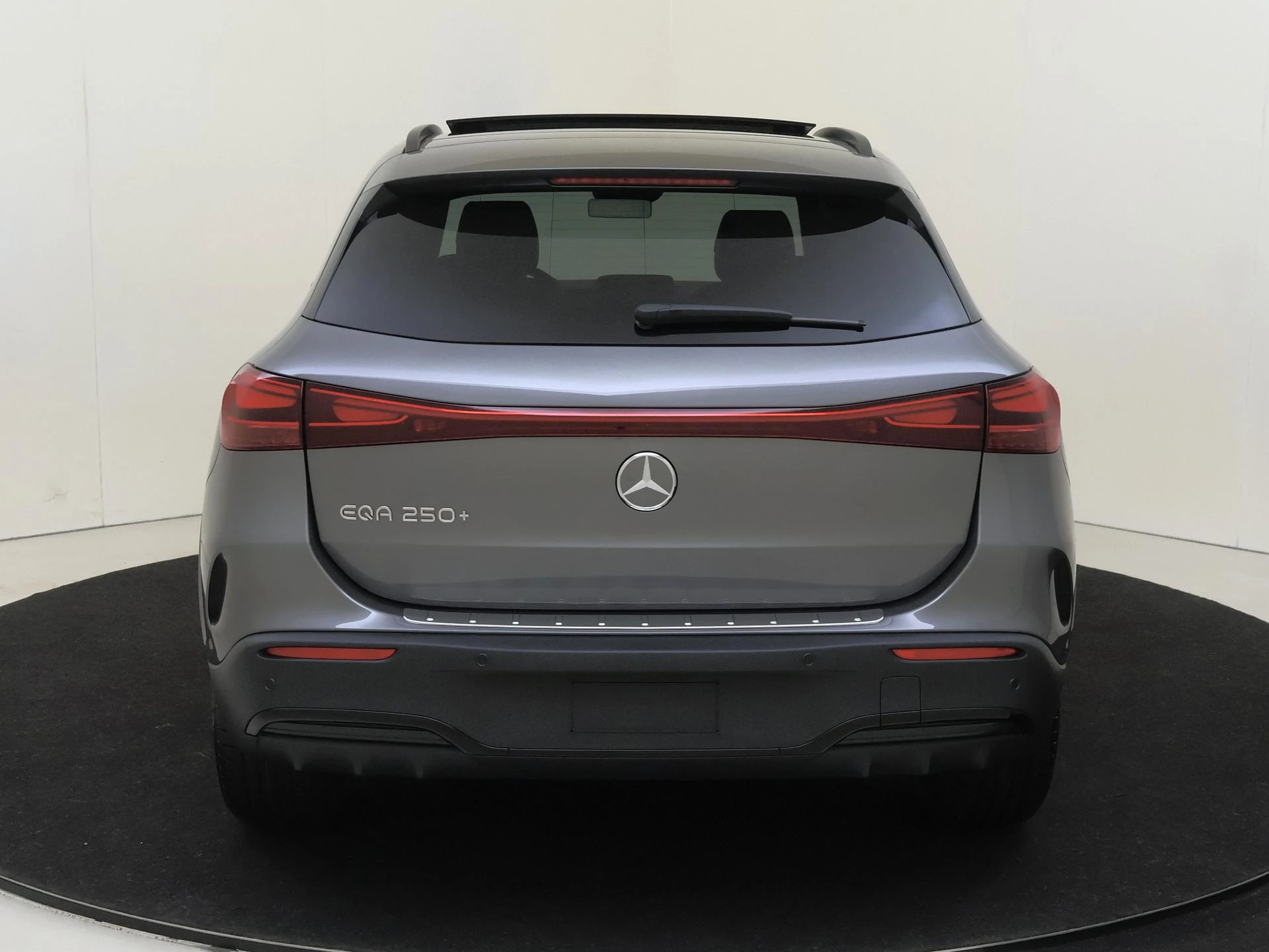 Mercedes-Benz-EQA-image-5