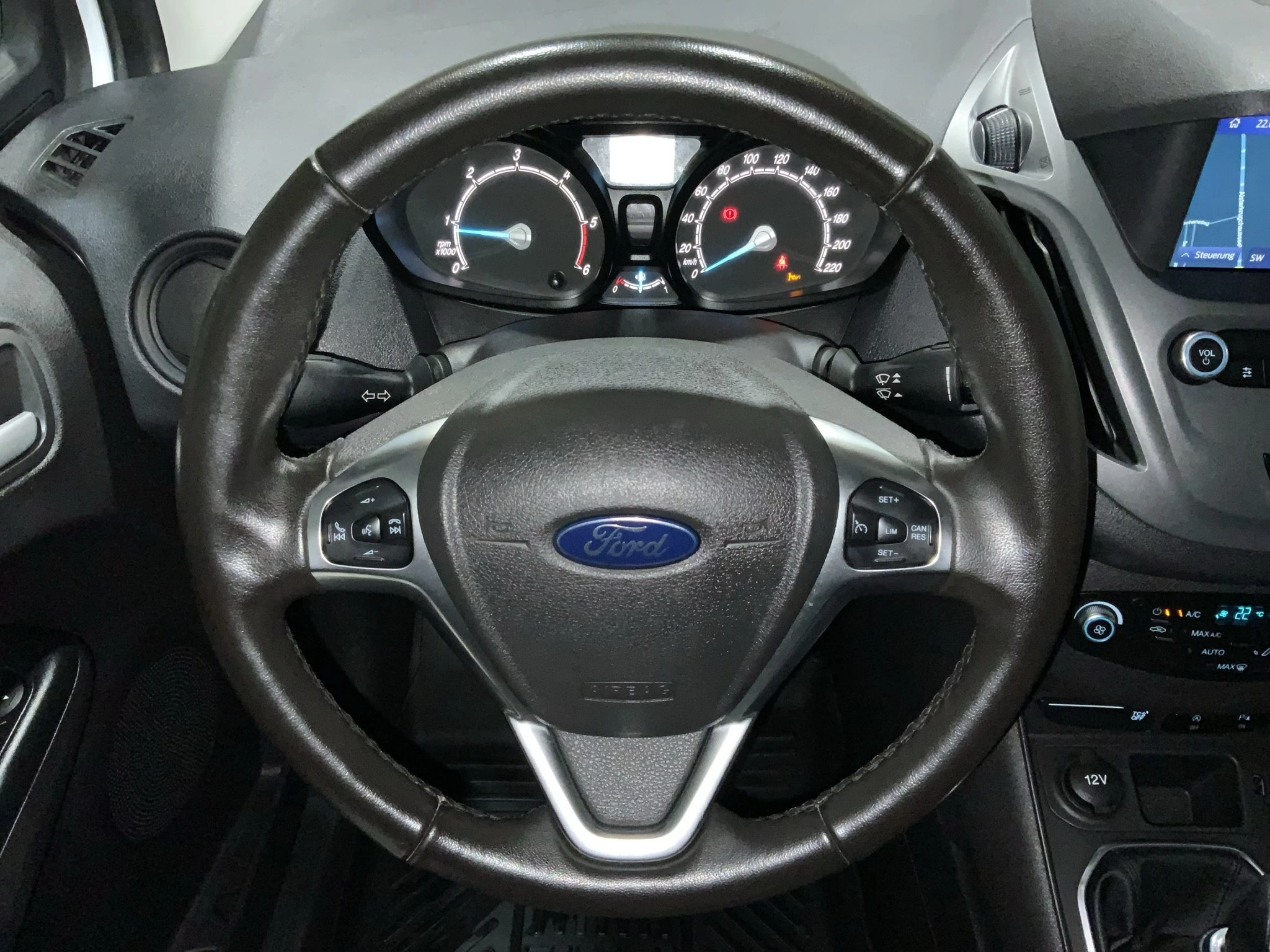 Ford-Transit Courier-image-11