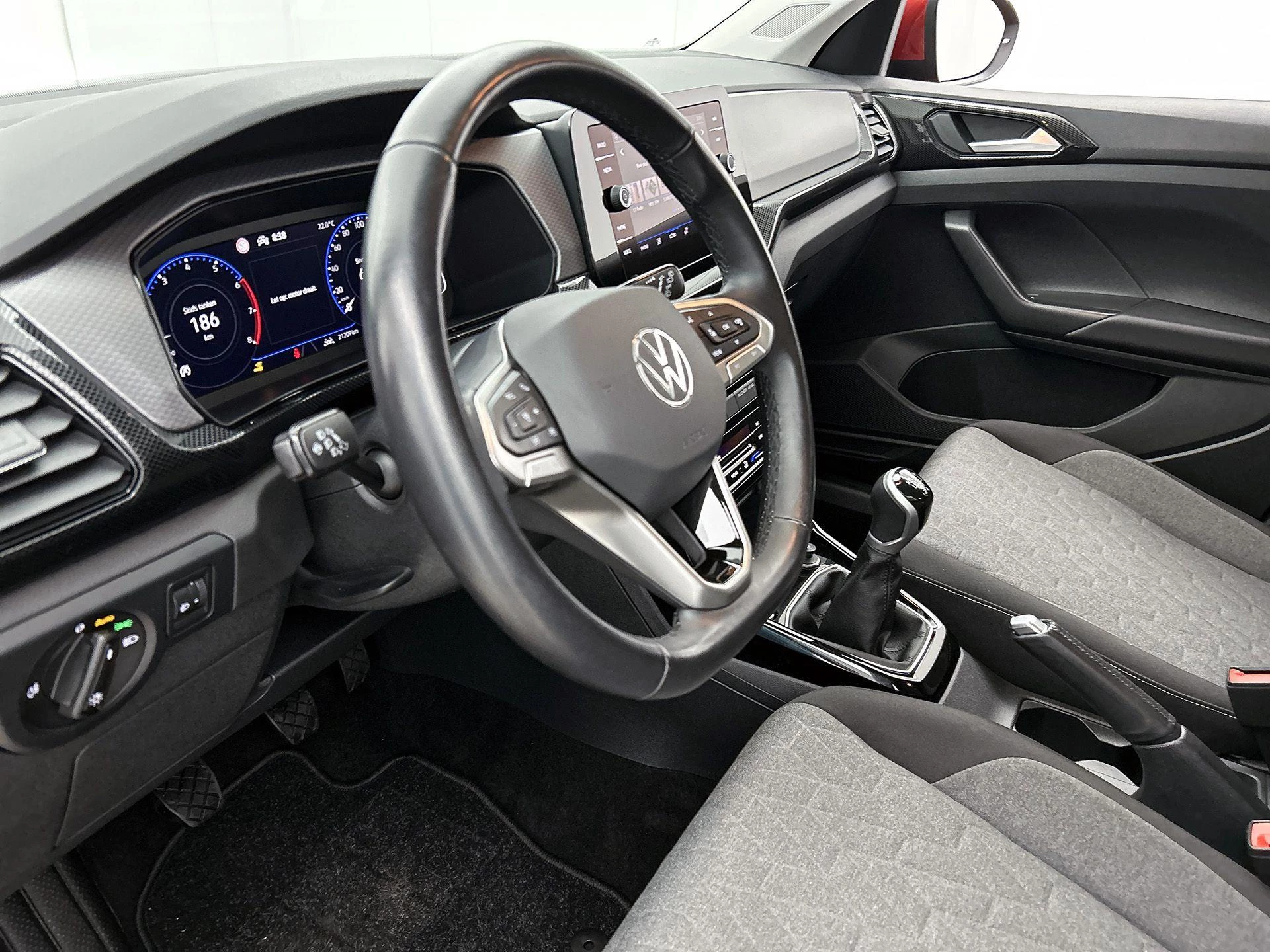 Volkswagen-T-Cross-image-19