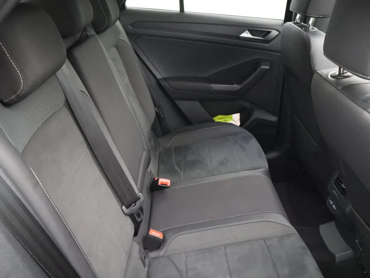 Volkswagen-T-Roc-image-3