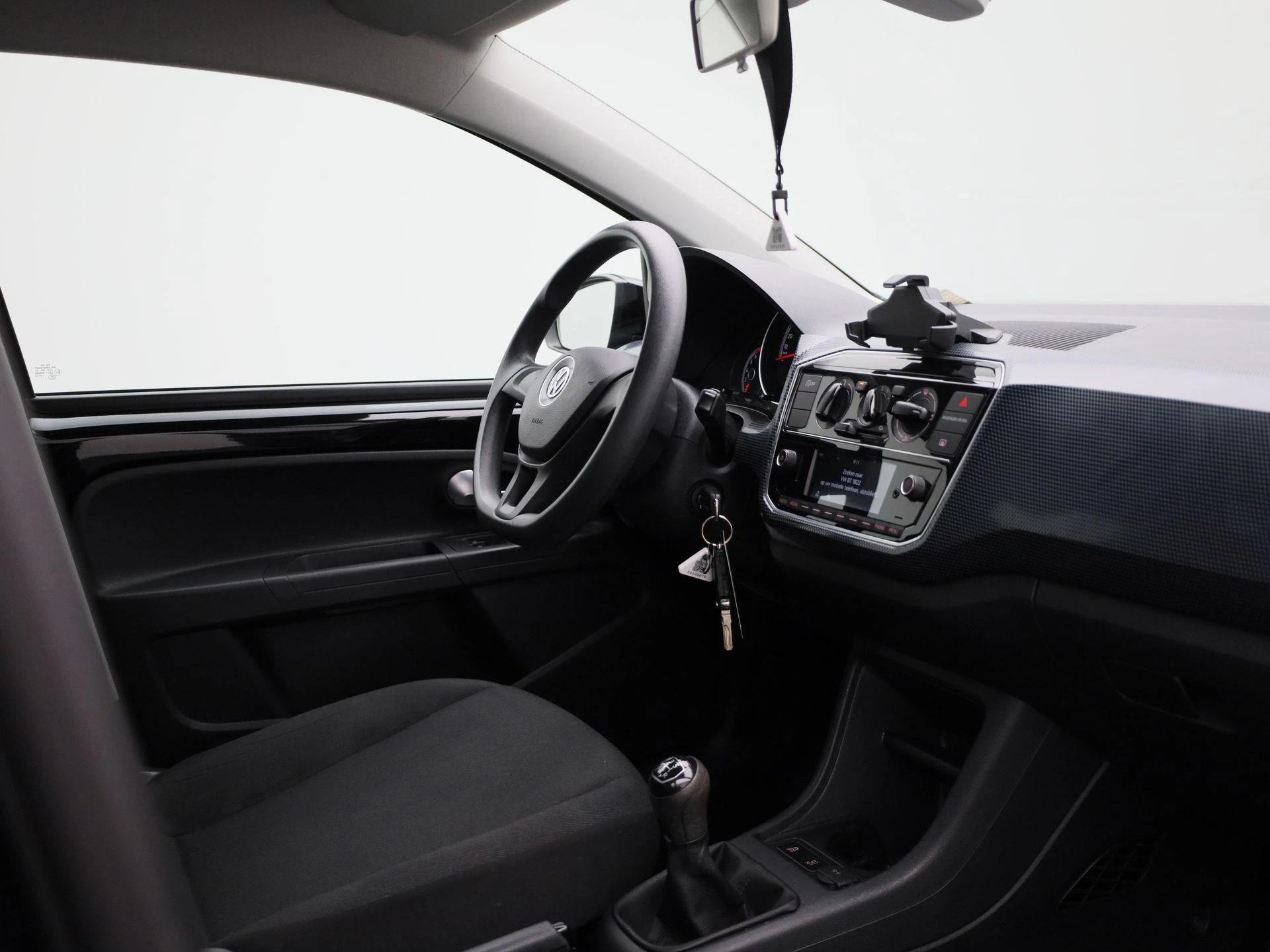 Volkswagen-up!-image-22
