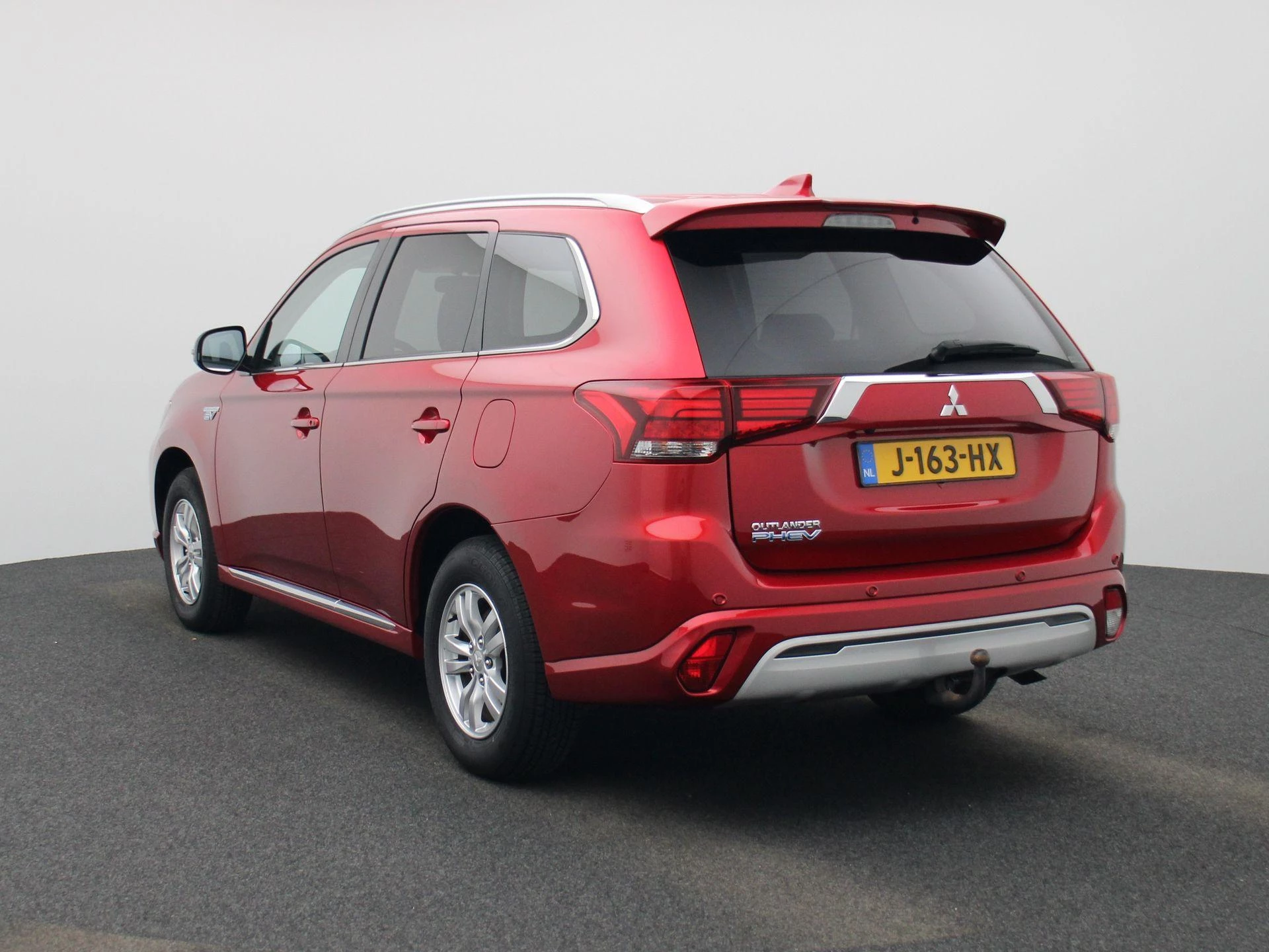 Mitsubishi-Outlander-image-1